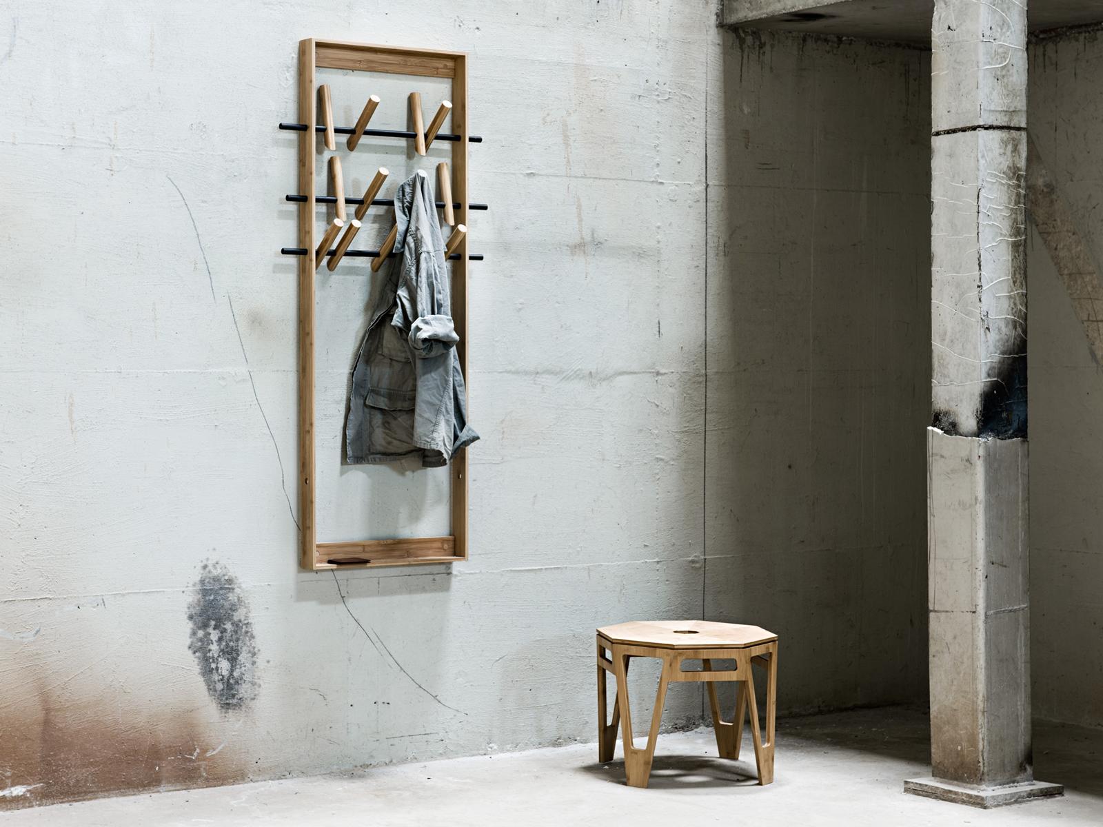 Garderobe COAT FRAME mit Beistelltisch OCTAGON #bambus #beistelltisch #garderobe #garderobenhaken ©We Do Wood