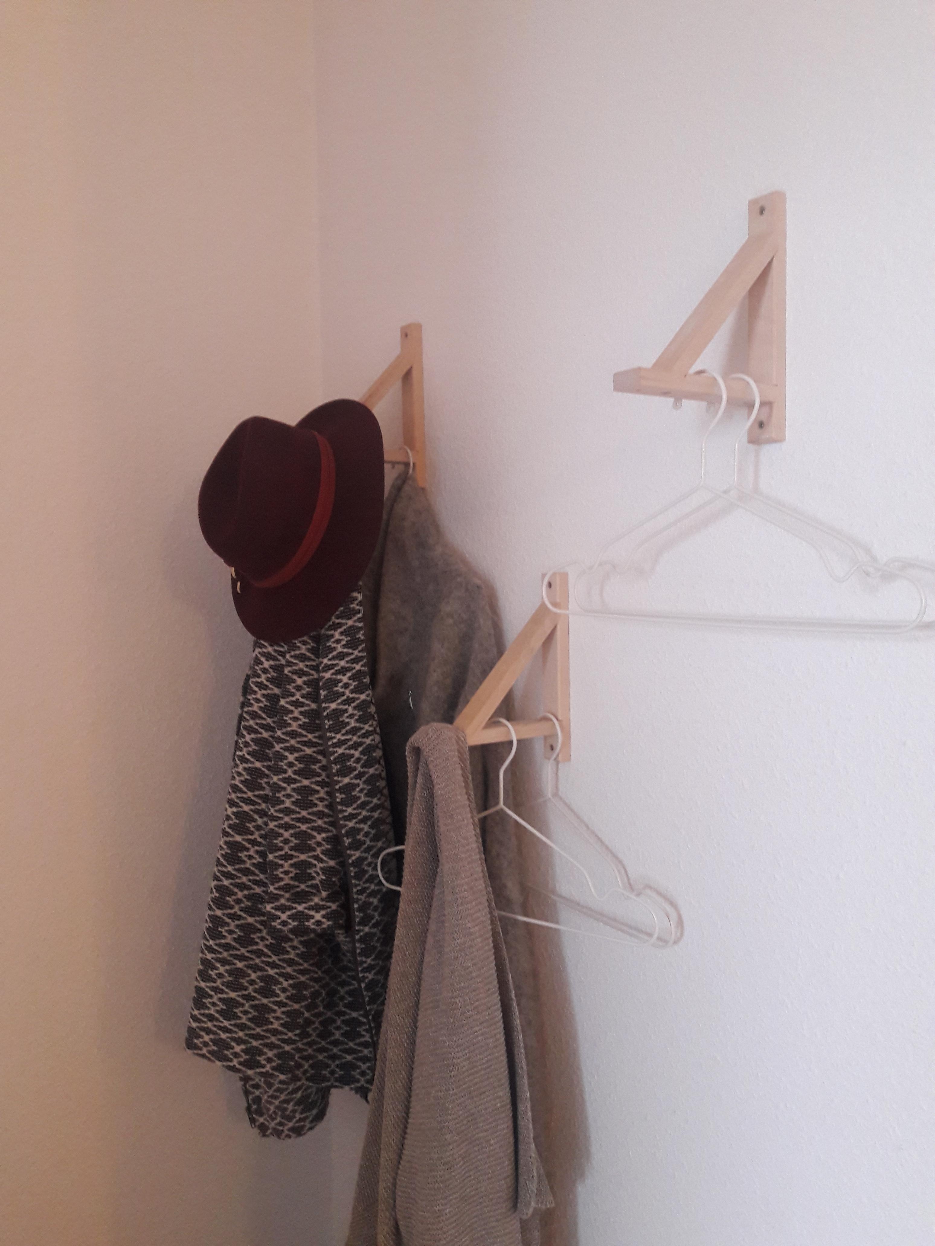 Garderobe für knappes Budget #regalträger #halterung #konsole #meinzuhause #umfunktioniert #minimalistisch #studentlife