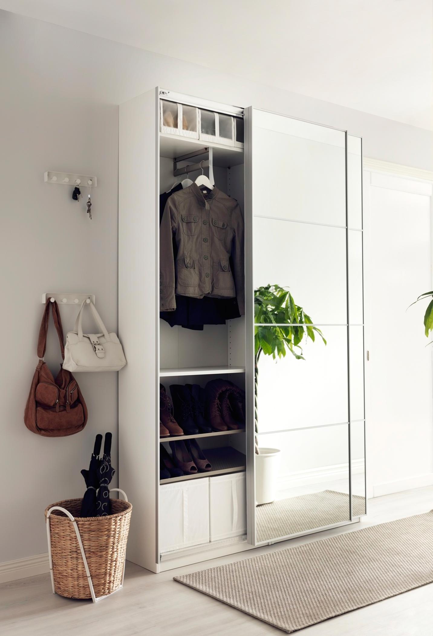 Garderobenschrank mit Schiebetür #ikea #garderobe #laminat #garderobenschrank ©Inter IKEA Systems B.V.