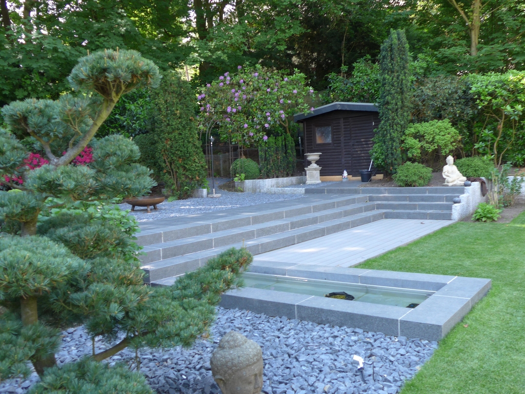 Garten in Pinneberg Moderrn, geradlinig, klare Form...