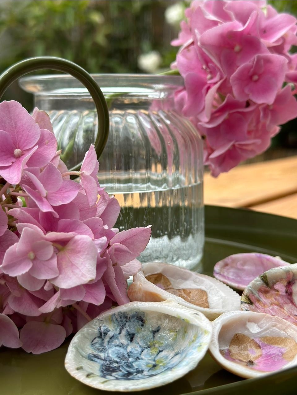 #gartendeko #sommer #muscheln #hortensien #diy #selbstgemacht #hortensienparty #pink #colourful