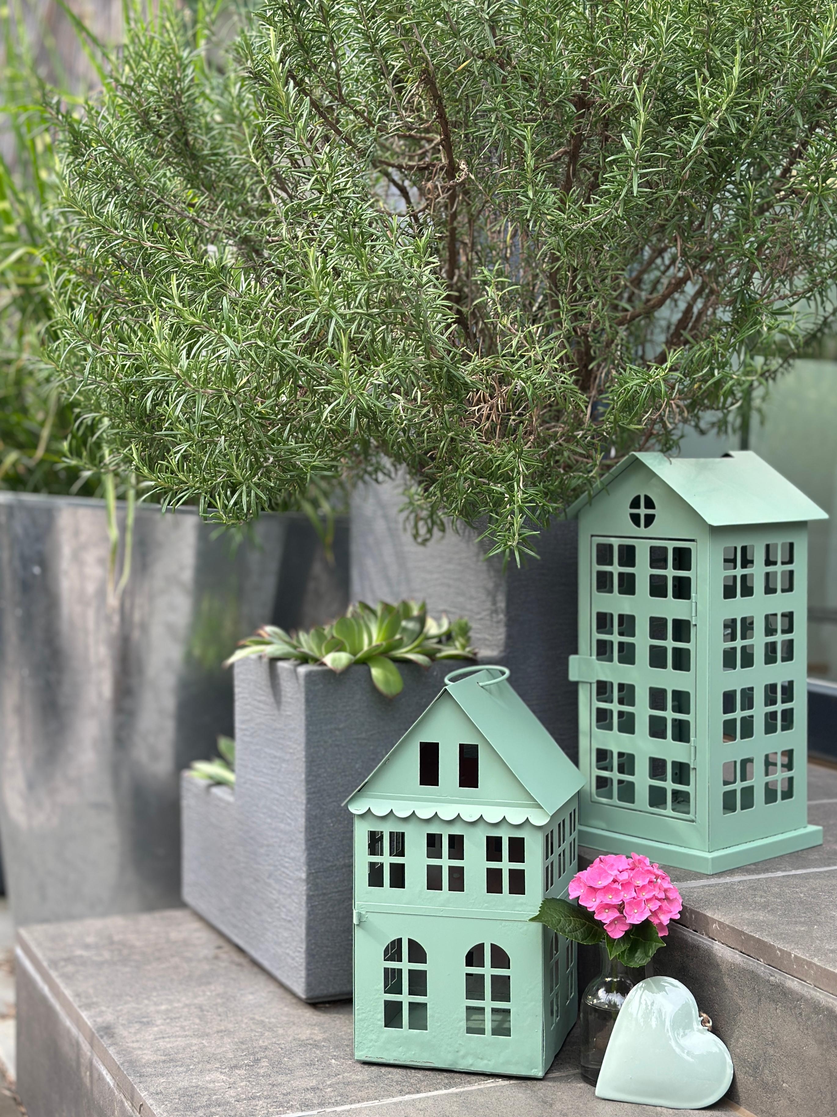 #gartendeko #upcycling #acrylfarbe #grün #häuschenliebe #laternen #diy #häuschen #terrasse #dekoliebe #ausaltmachneu 