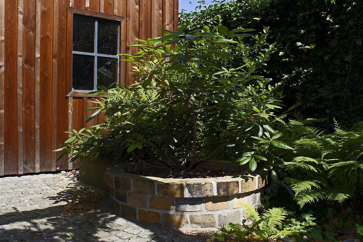 Gartengestaltung mit Stein #steinmauer ©yardpix