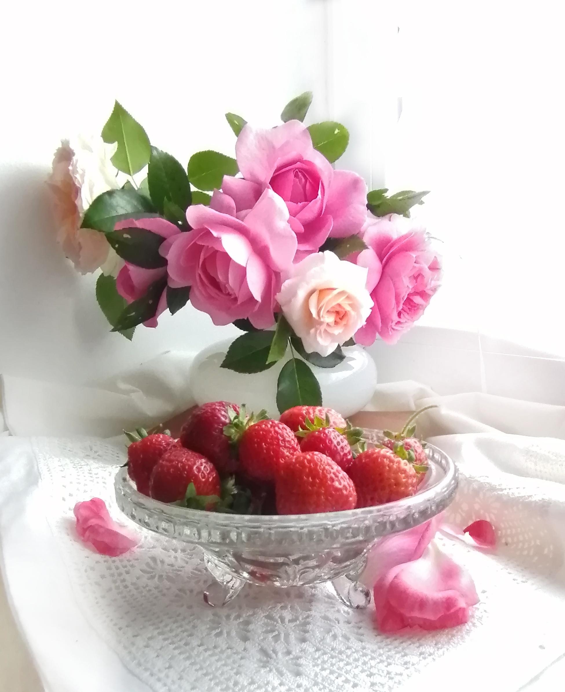 Gartenglück😊#rosen#blumendeko#fresflowerfriday#Erdbeeren 