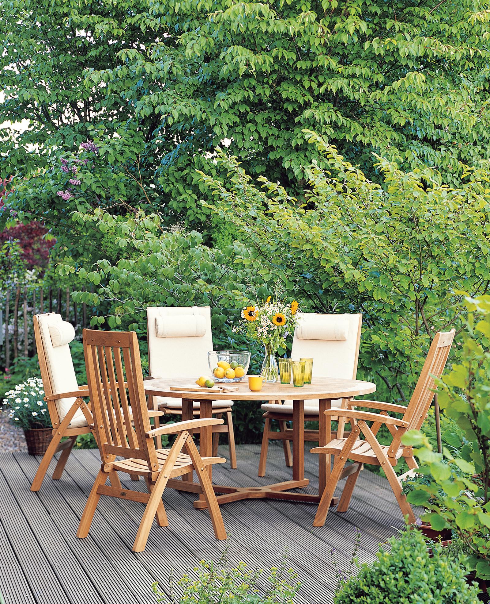 Gartensitzgruppe aus Teakholz #terrasse #holzstuhl #gartenmöbel #liegestuhl #gartentisch ©Garpa