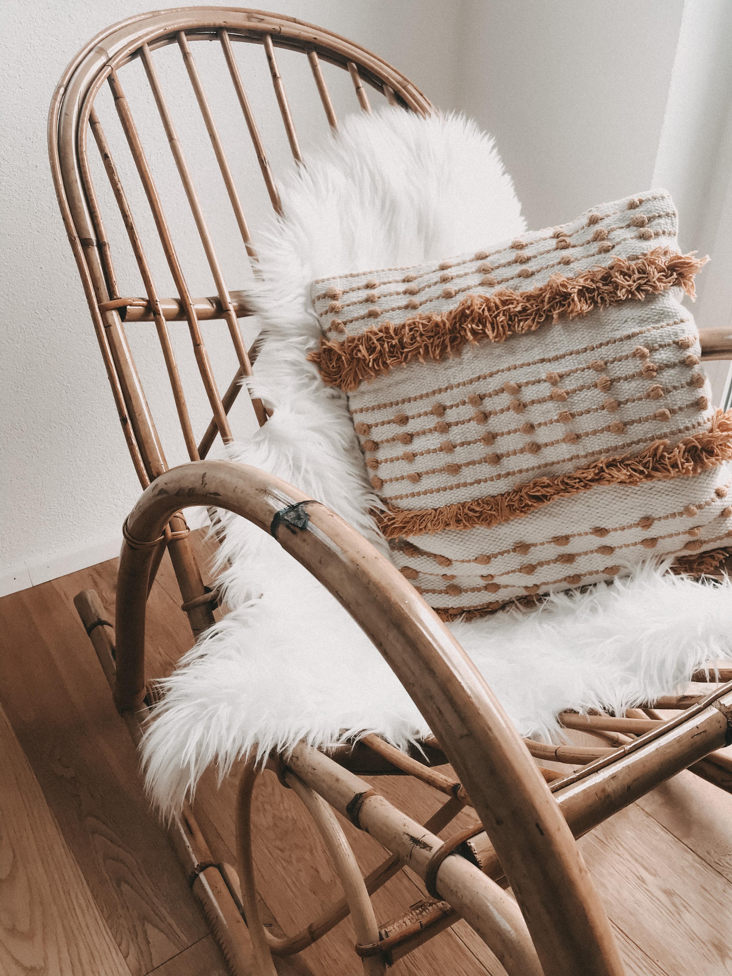 Gebrauchte Schätze: Das erste Möbelstück für‘s #babyzimmer ☺️ #flohmarktfund #schaukelstuhl #ebay
