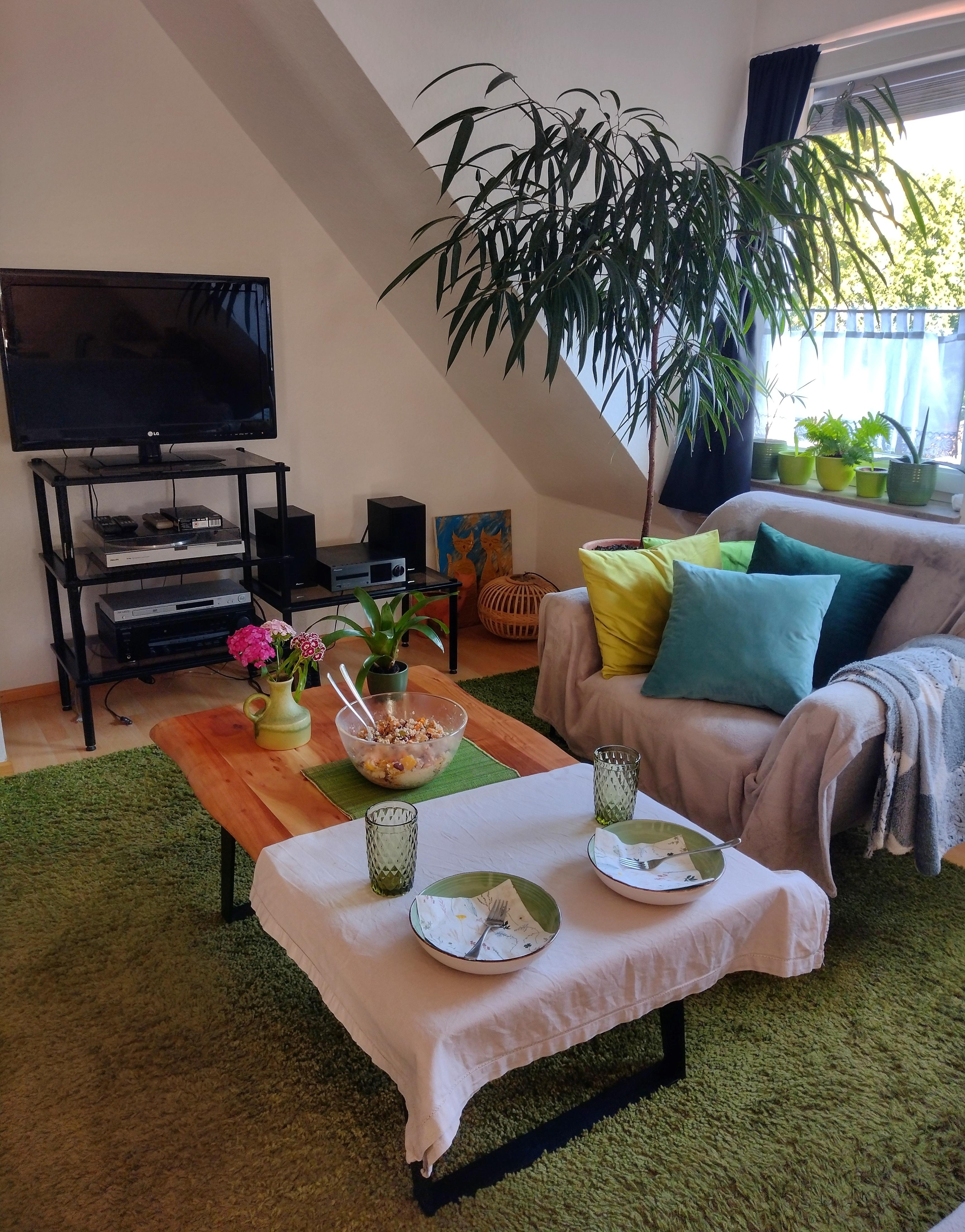 #gedecktertisch #wohnzimmer #couchtisch #dachgeschosswohnung