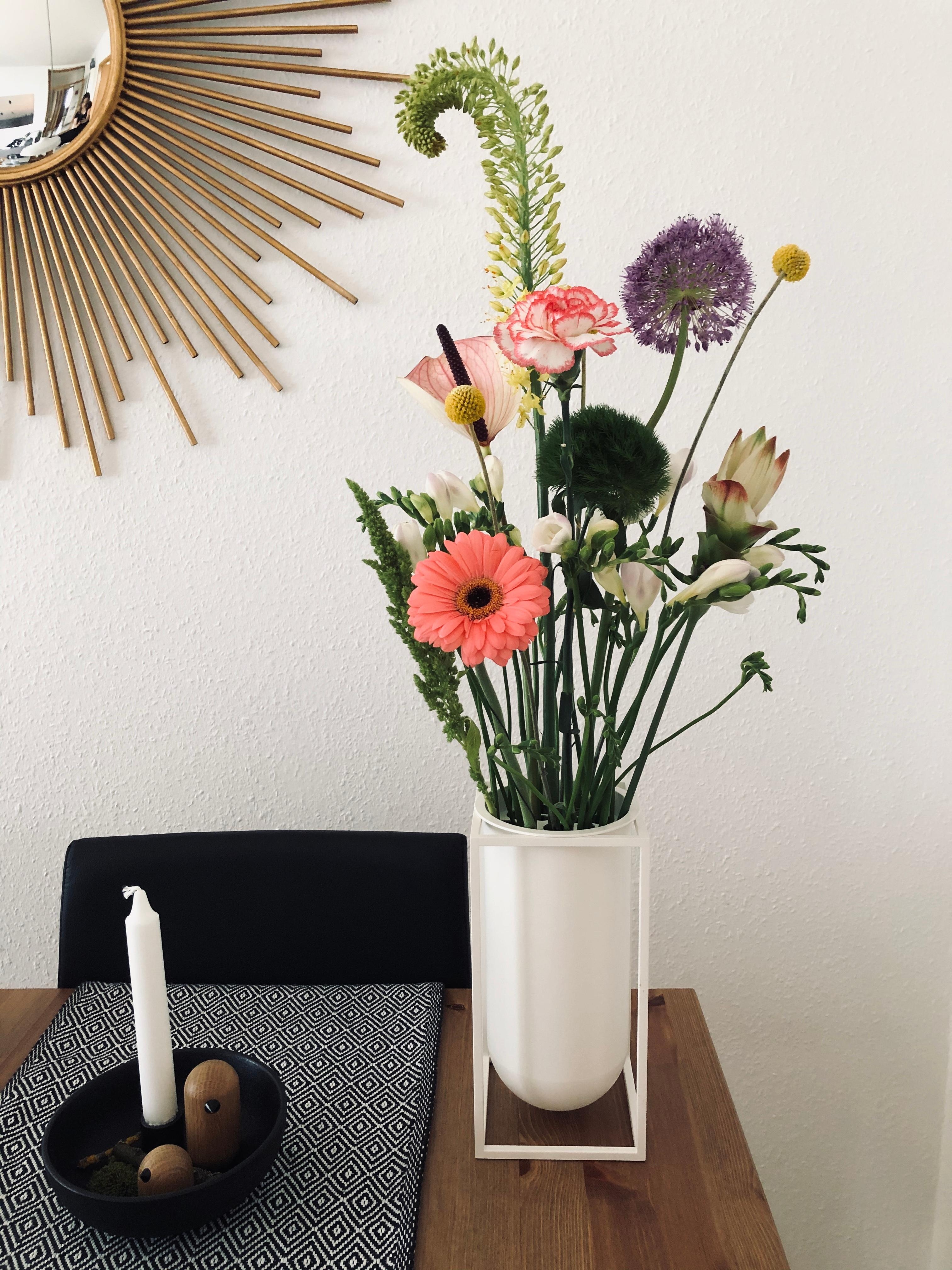 Geht nichts über frische Blumen in der neuen Lieblingsvase. #freshflower #vasenliebe #kubus