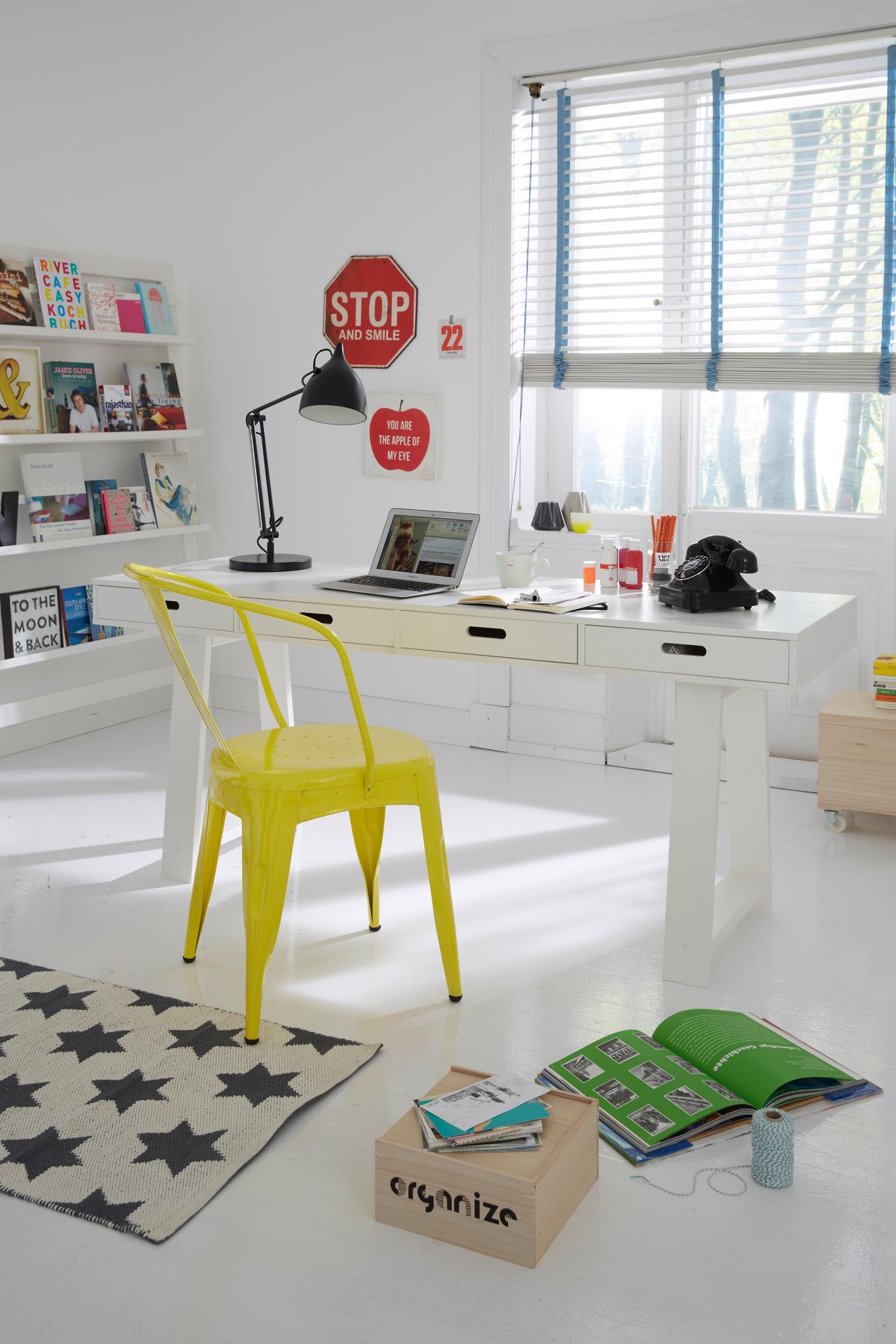 Gelber Designer-Stuhl #designermöbel ©Car Selbstbaumöbel