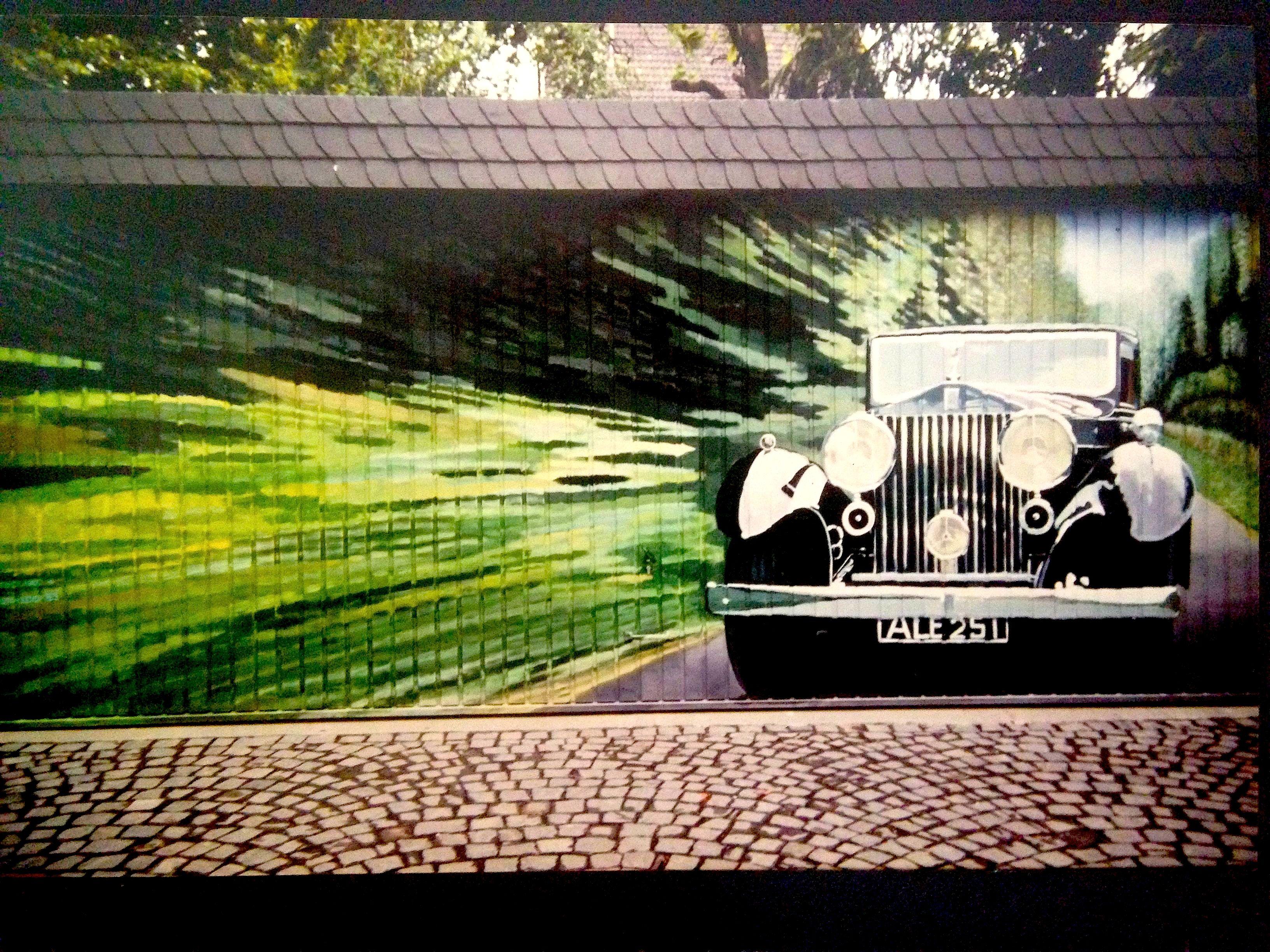 Gemalter Rolls Royce Phantom auf Garagentor #wandgestaltung #wandmalerei ©Wallpaint Studios