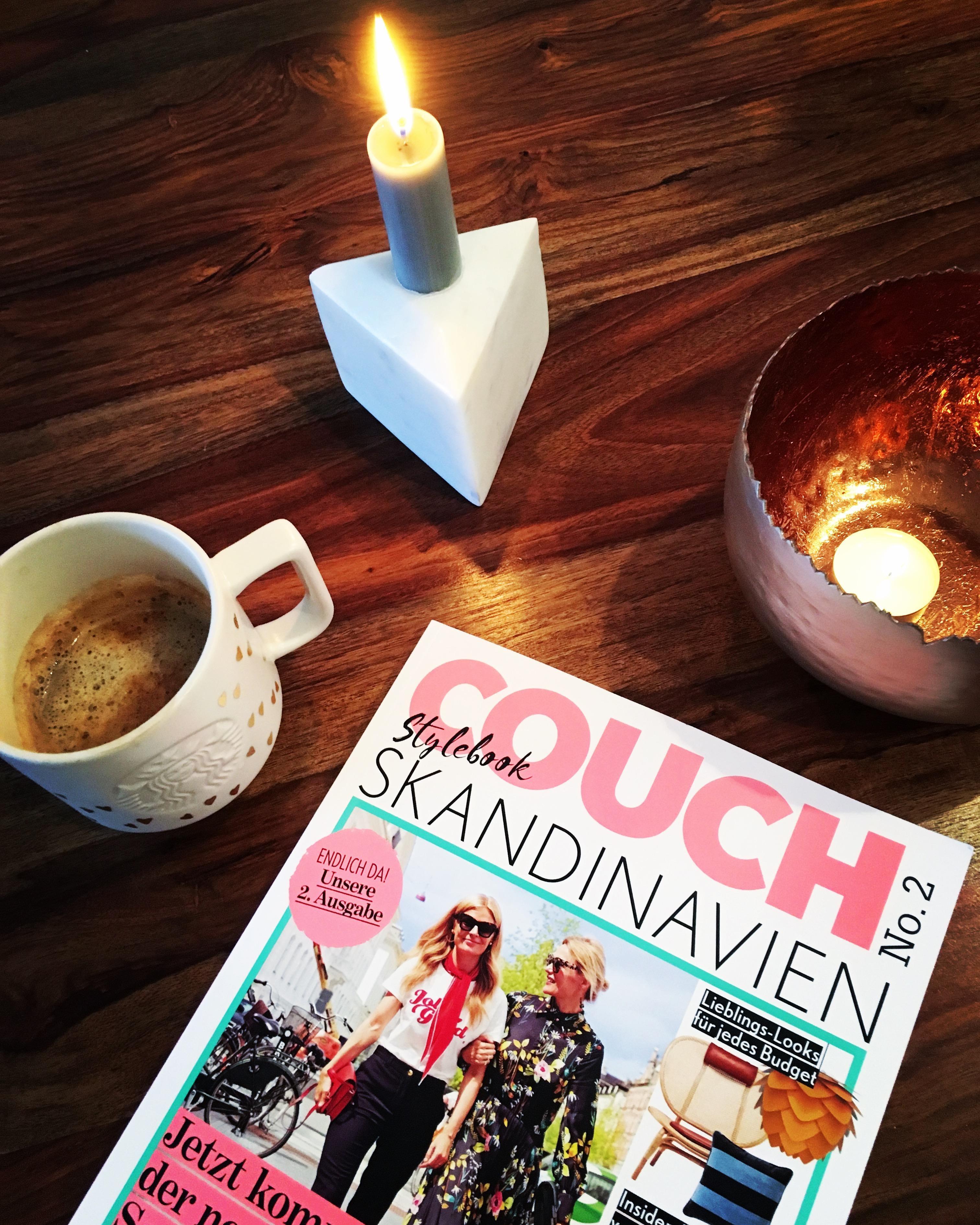 Gemütlich ☕️ #couchstyle #coffee #kerzenschein #cozy #mynordichome #scandi #skandinavienliebe #kleineauszeit #Zeitschrift