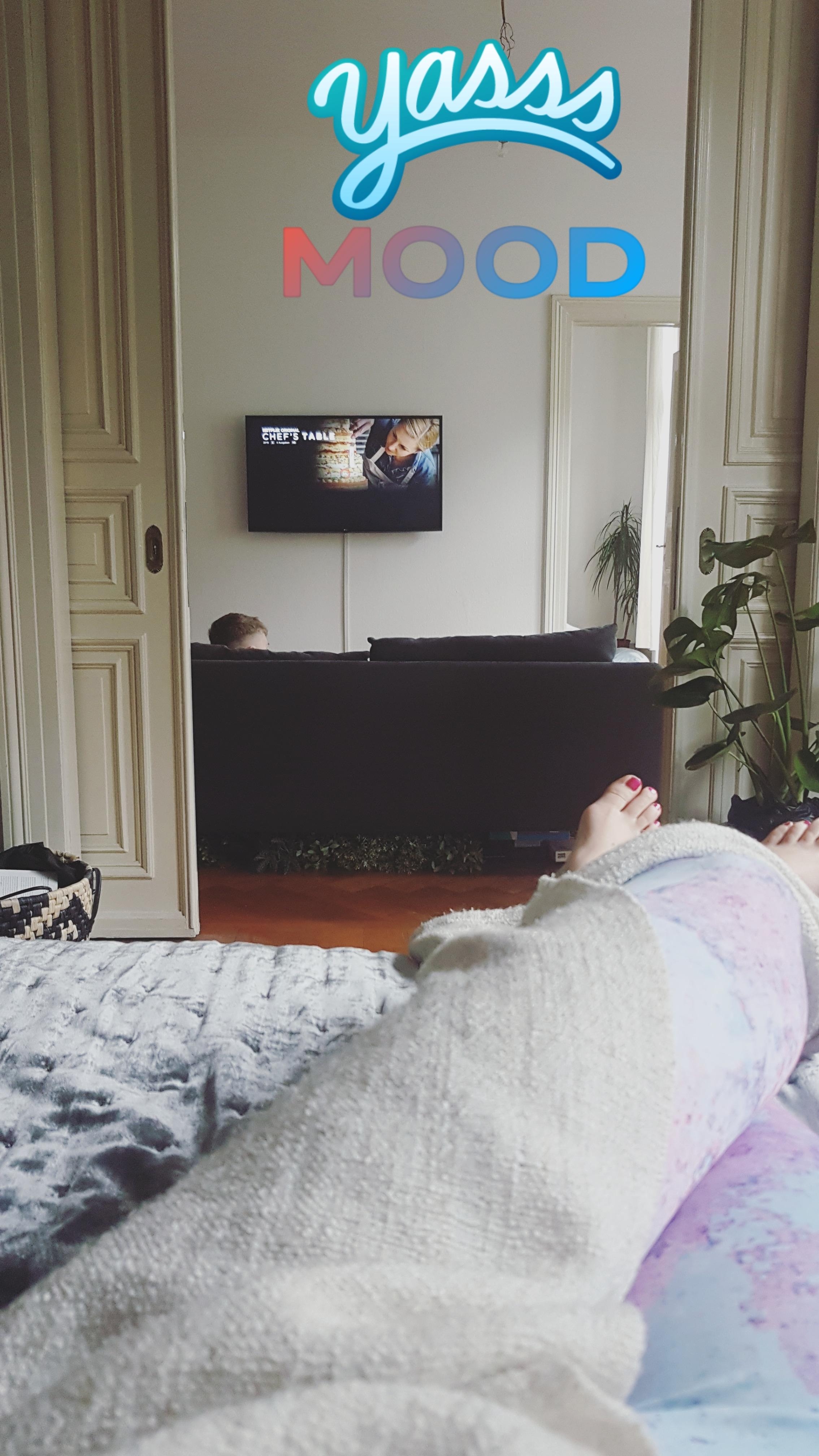 Gemütliches WG Leben - und der TV hängt perfekt um vom Bett aus zu schauen #tvgoals #interiorwg #sonntags