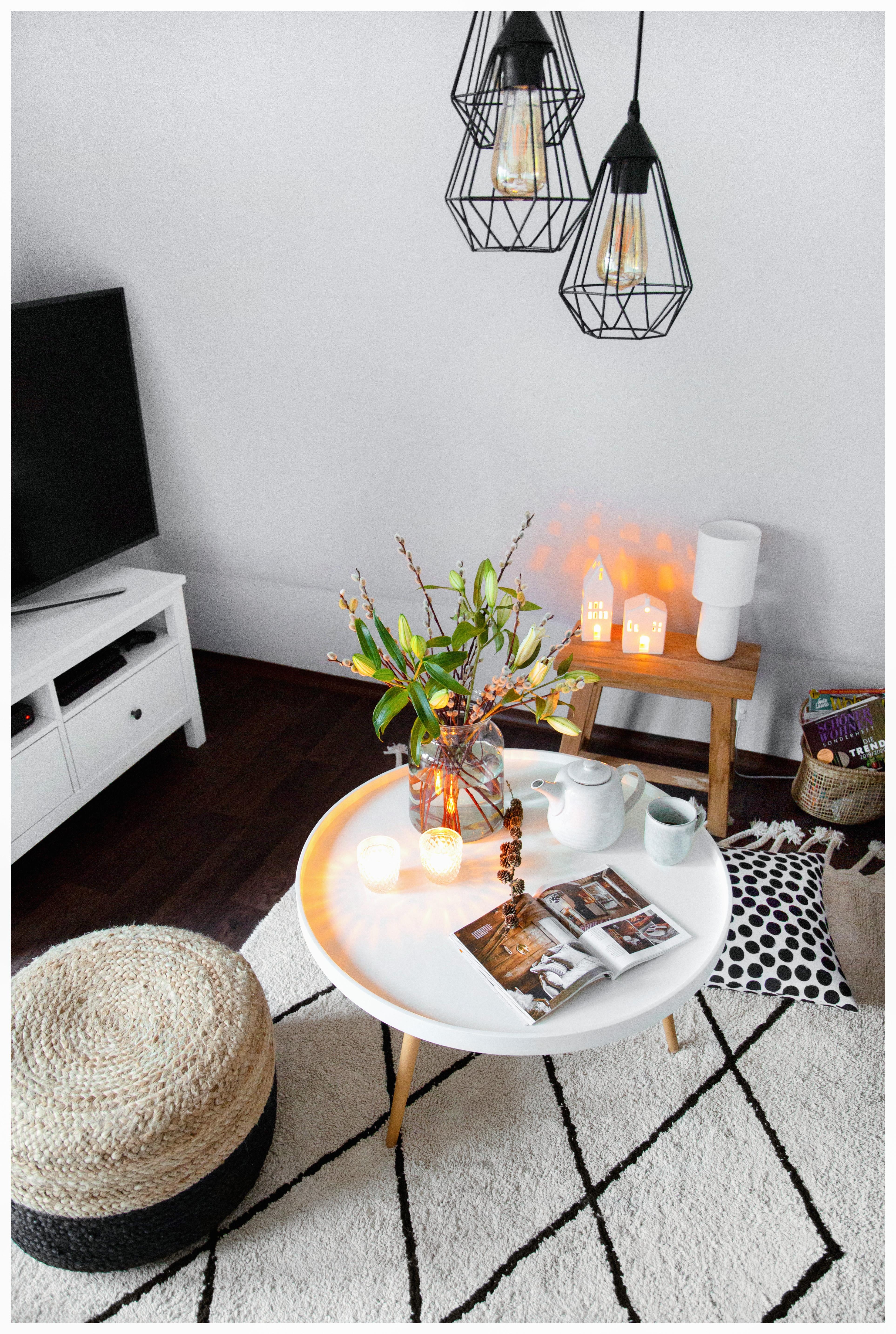 Gemütlichkeit ist so wichtig! Nehmt euch die Zeit! #cozy #wohnzimmer #gemütlich #interior #kerzen 
