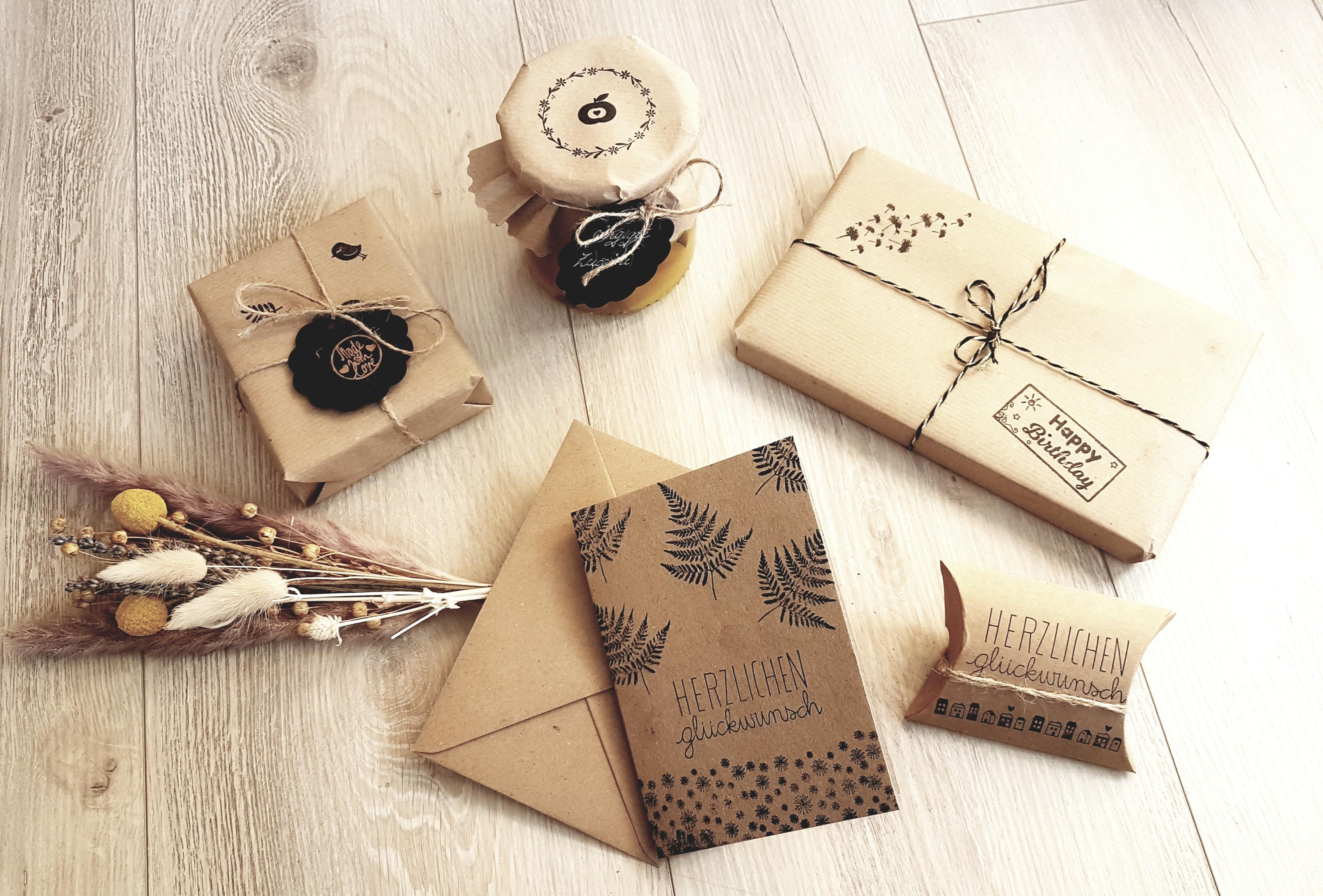 #Geschenkverpackung = #Packpapier #Stempel und #Packetband... fertig!