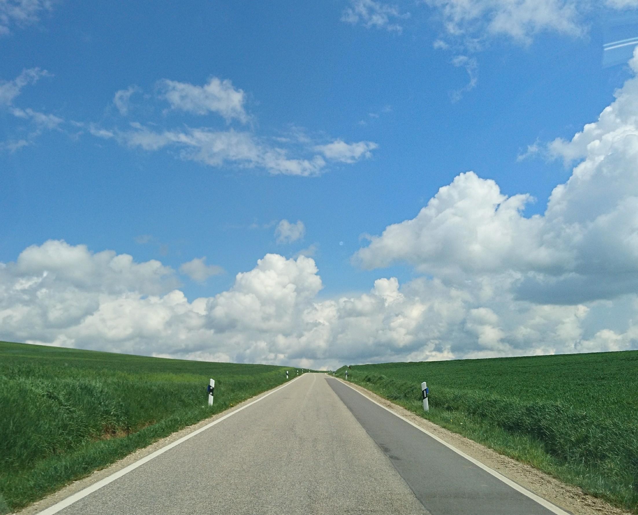 Gestern auf meiner Fahrt durch's bayerische Hinterland...

...Als würde man direkt in die #Wolken hinein fahren können ⛅