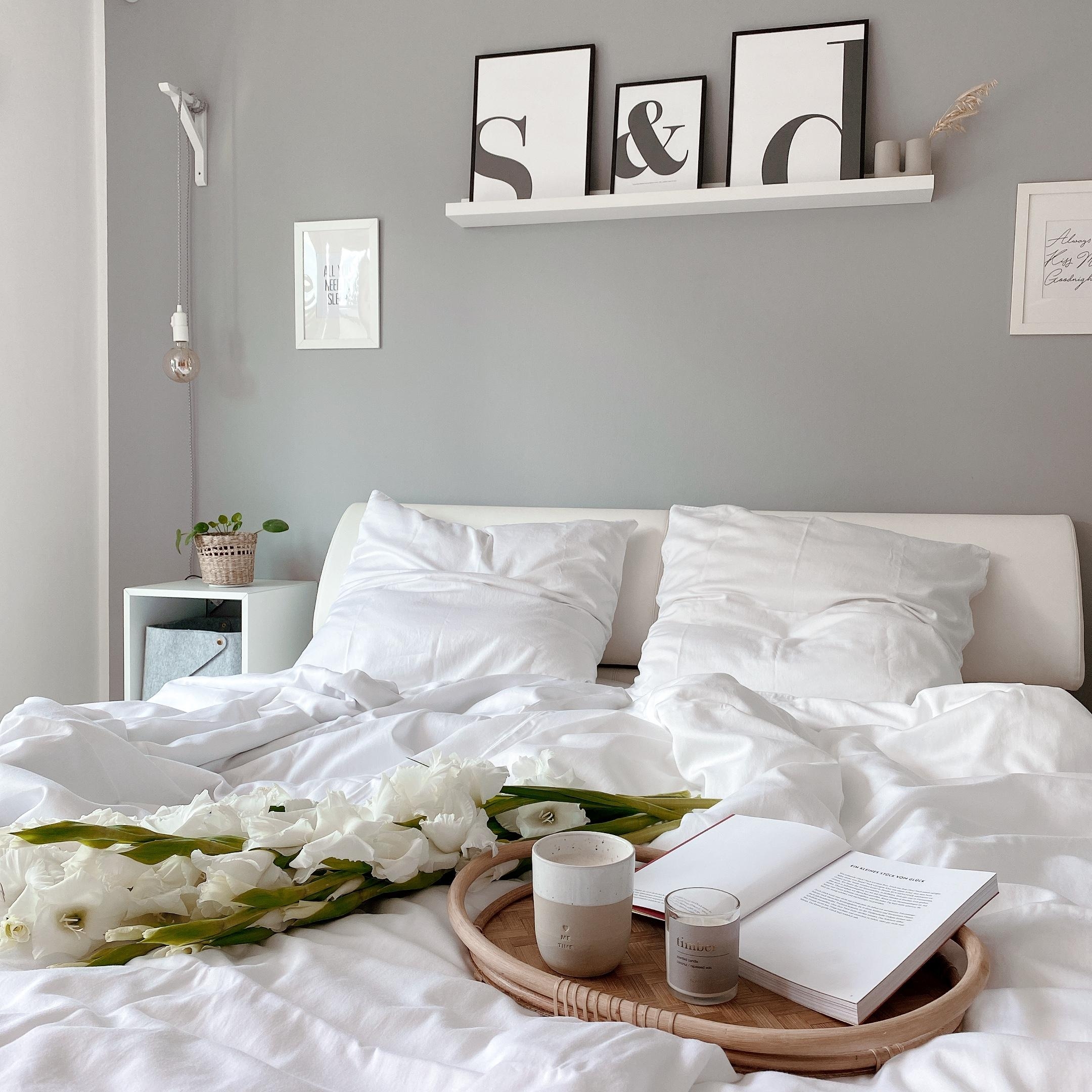 Get cozy. Und Kaffee nicht vergessen. 

@Livinglikeyou

#wolkenfeld #bettwäsche #schlafzimmer #interior #bedroom #kaffee