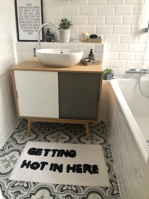 Getting hot in the bathroom... #bathroom #bad #kleinaberfein #metrofliesen #ihavethisthingwithtiles #white #bathtub