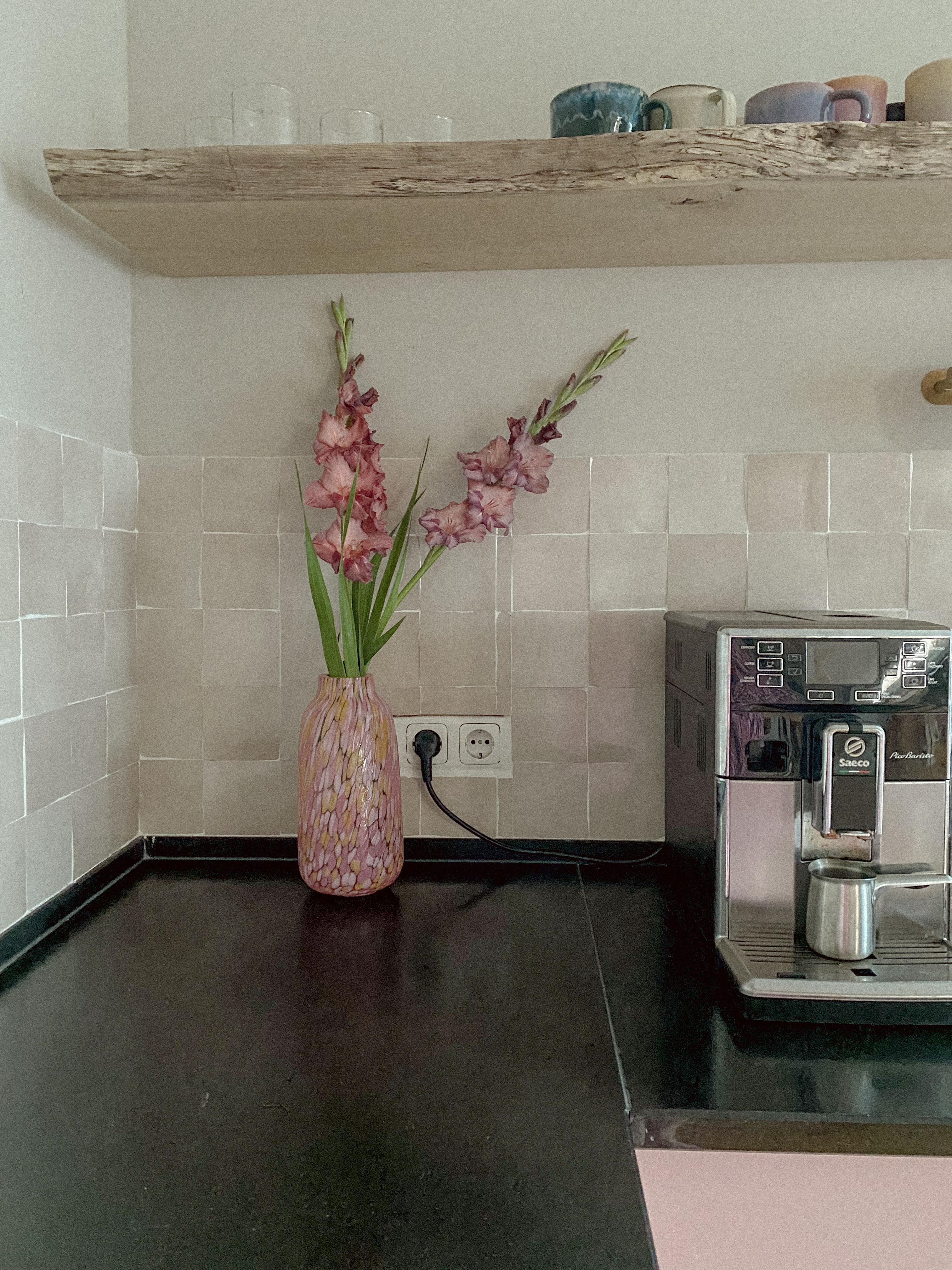 #Gladiolen frisch aus dem Garten. #freshflowers #küche #couchstyle