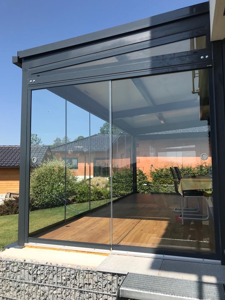 Glasschiebetüren - Optimaler Windschutz für Terrassen und Balkone! 