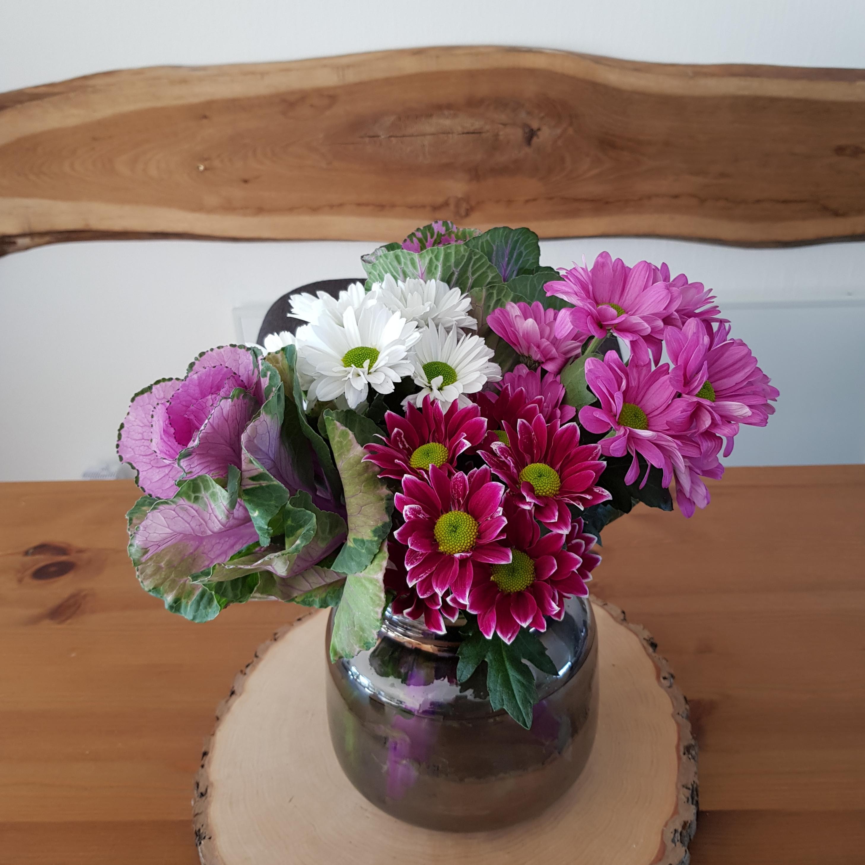 Glück ist; wenn man abends nachhause kommt und frische Blumen auf dem Tisch stehen 😍 #freshflowerfriday #flower #Tgif 