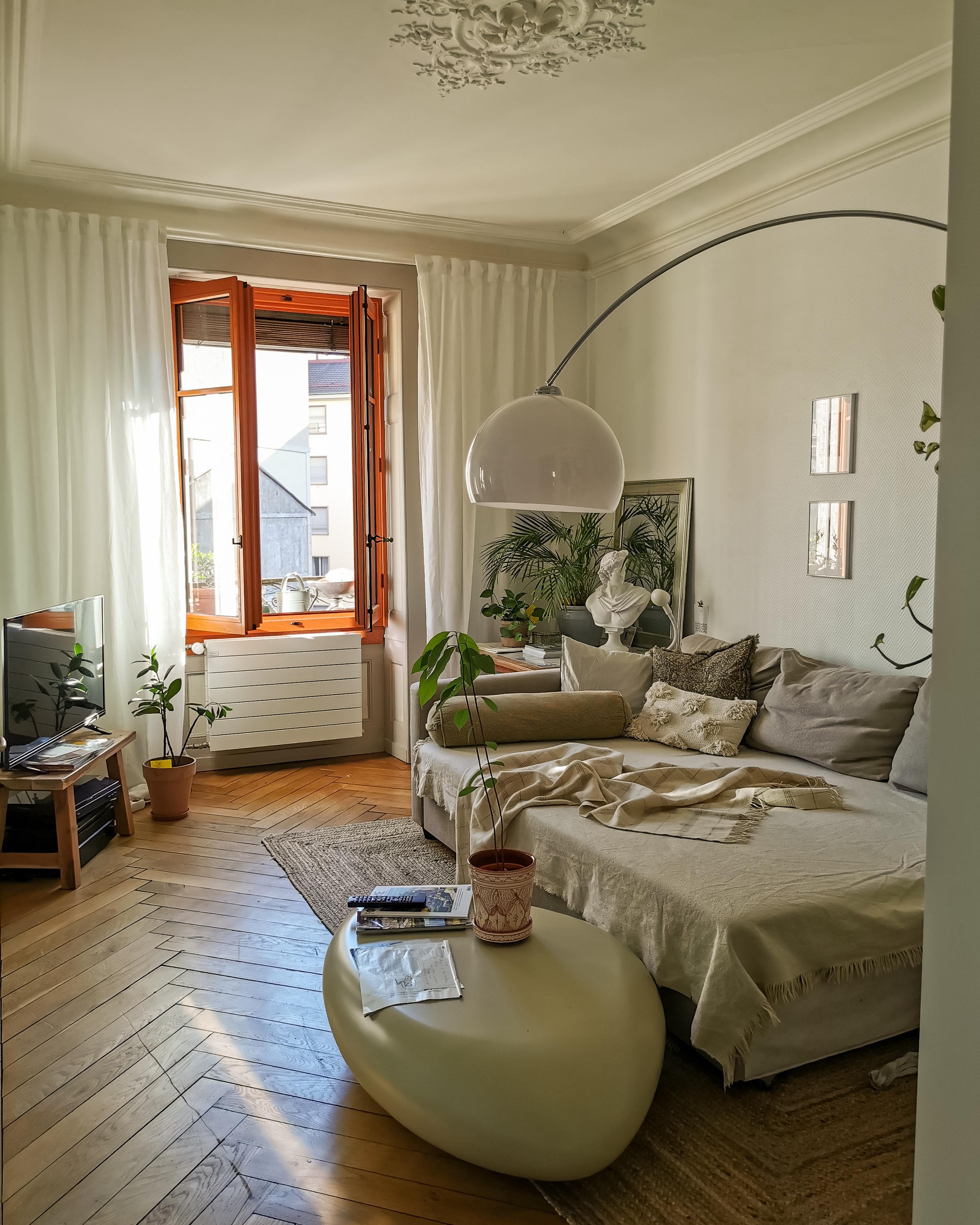 Good morning ☕ #schlafsofa #livingroom #wohnzimmer #beige #bogenlampe 
