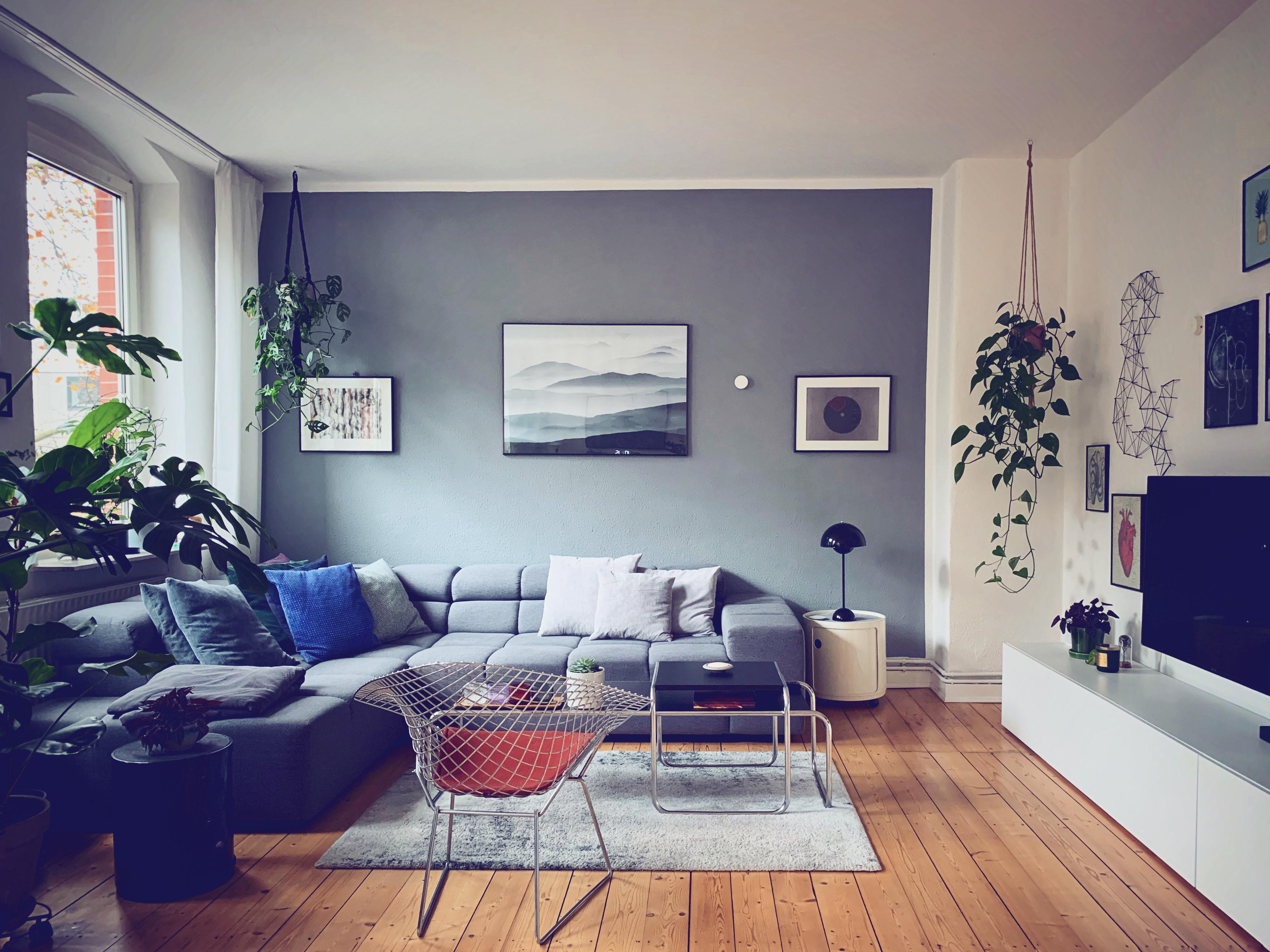 Grau in grau, das soll nächstes jahr anders werden. Die Couch ist fällig... #couchstyle #homesweethome #herbst2019
