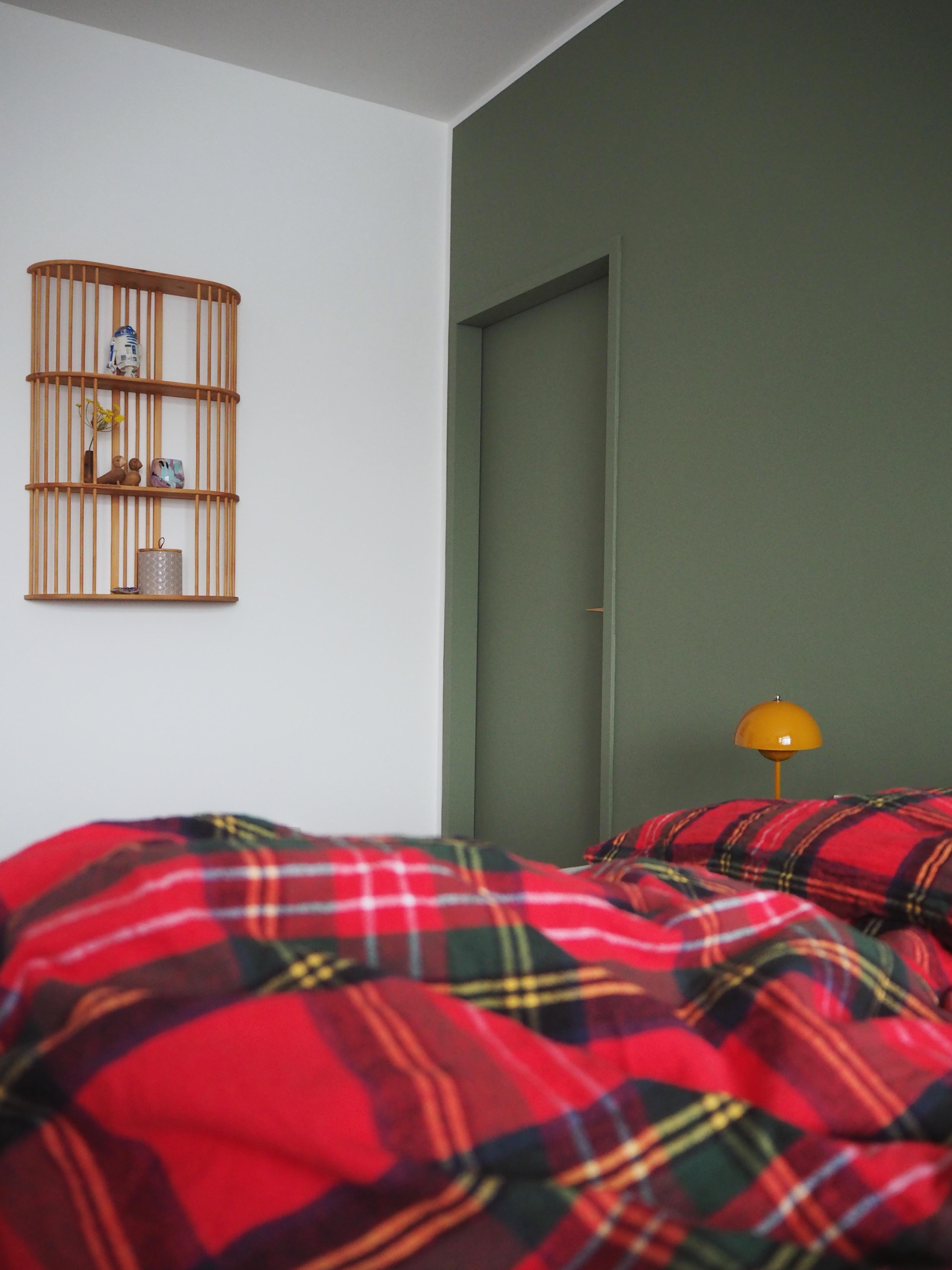 green bedroom wall #schlazimmer #bedroom #grün