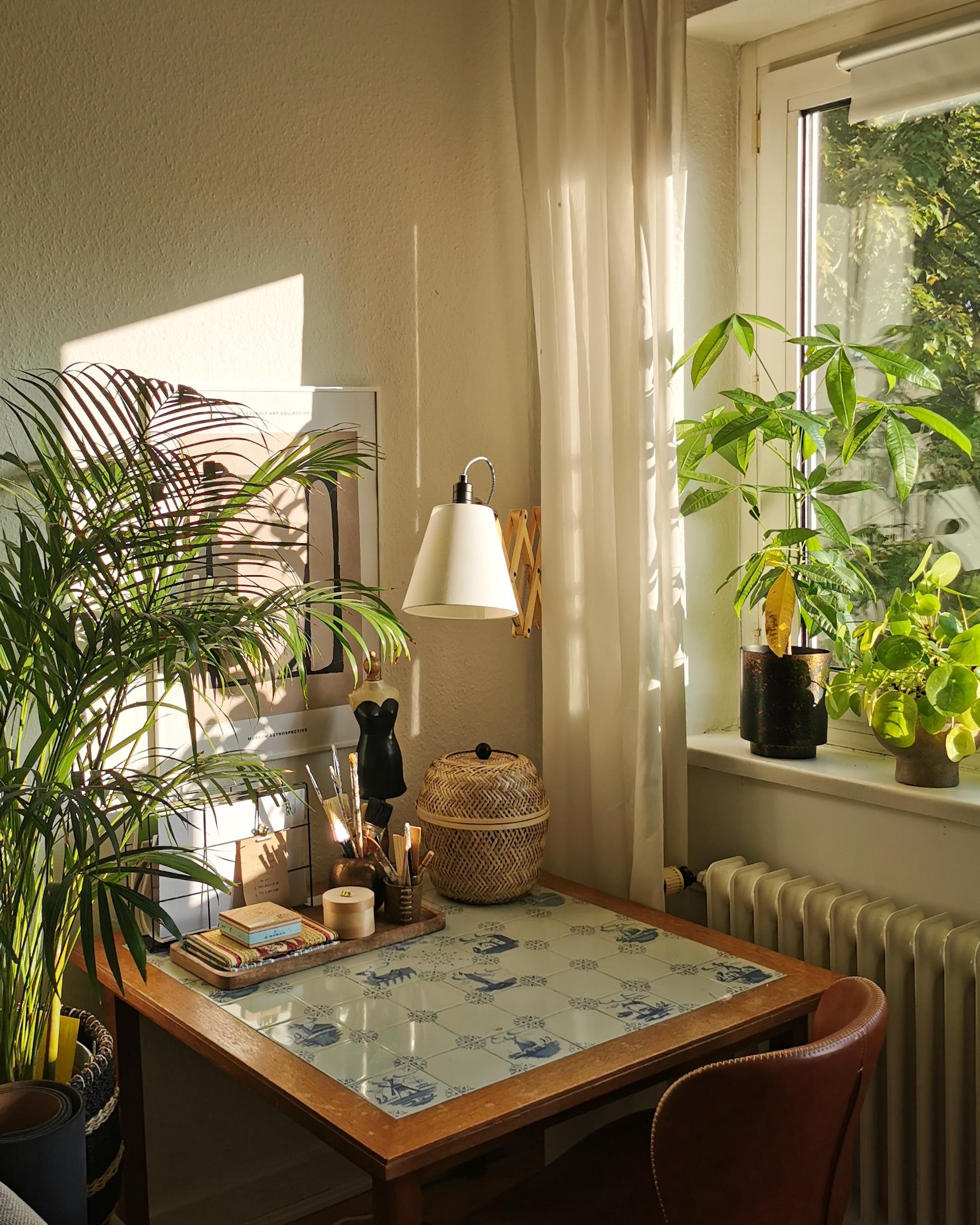 Green Office 🌿 #pflanzenliebe #pflanzen #fliesentisch #vintage #kreativplatz #office 