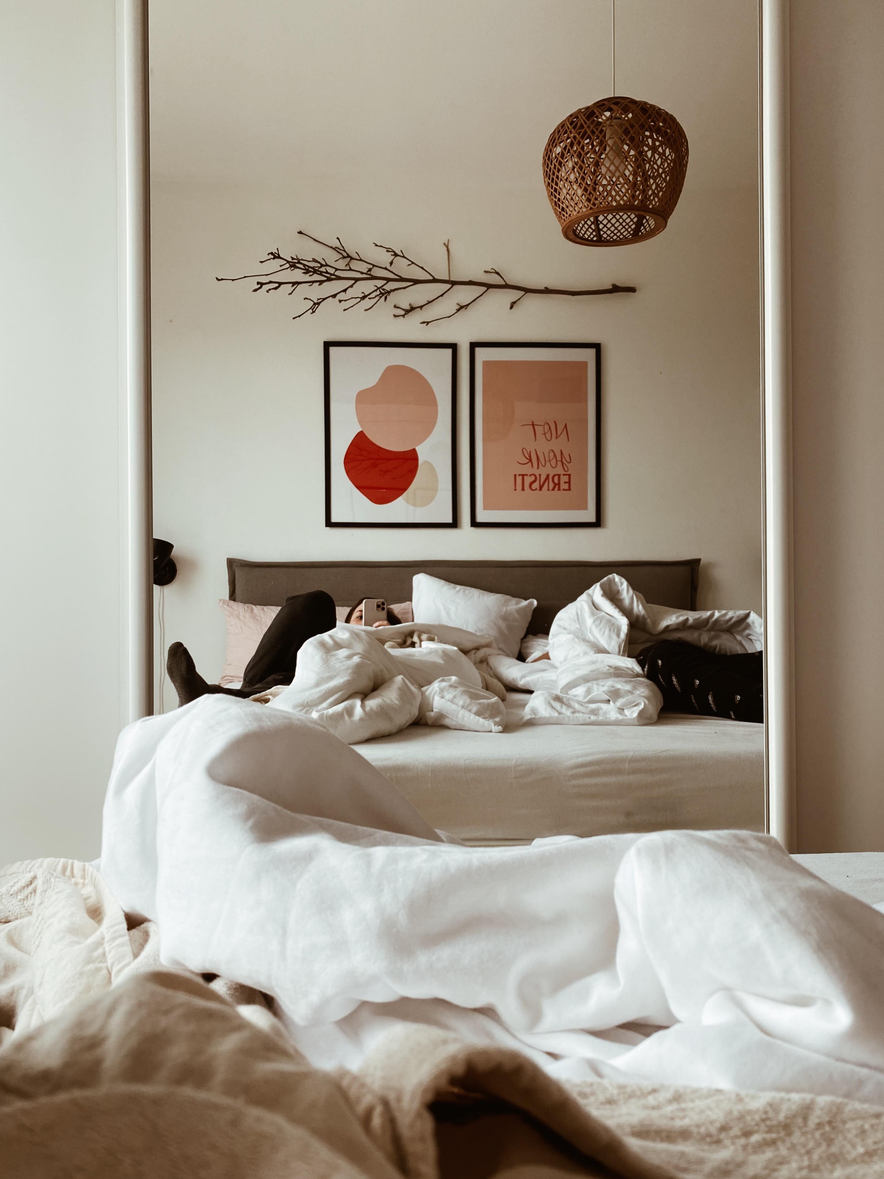 Große Bettliebe 🤍😍
#bedroom #schlafzimmer #bett #wanddeko #rattanlampe 
