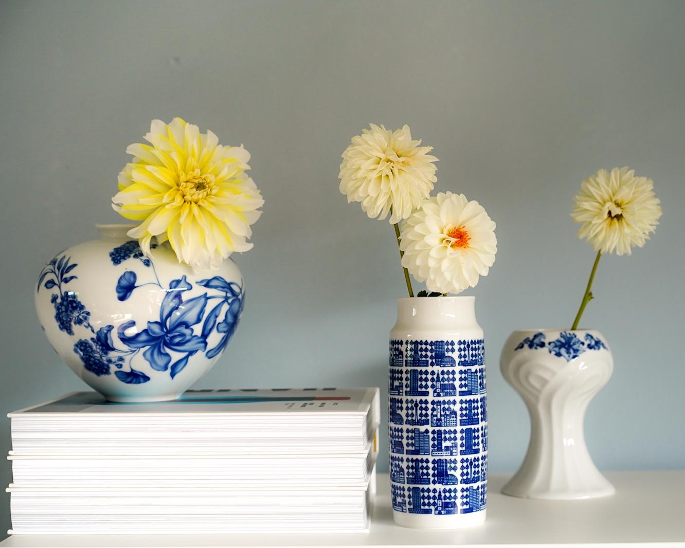 Große Vasenliebe für die Vasen von Weimar Porzellan #vasen #dahlien #blumen #freshflowerfriday