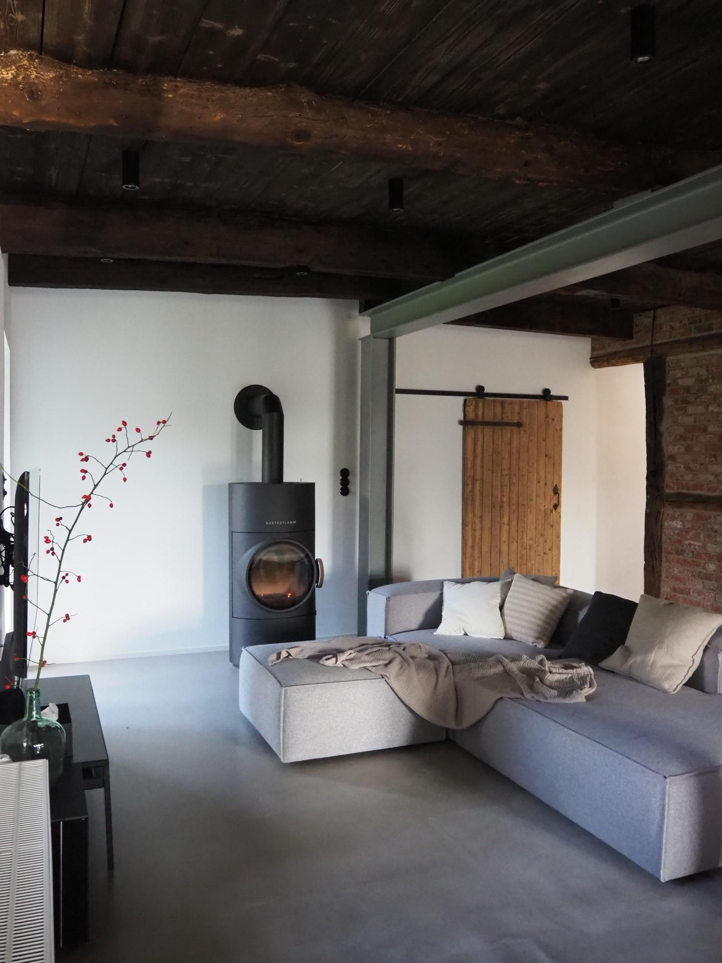 Große Wohnzimmerliebe
#wohnzimmer #sofa #couch #altbau