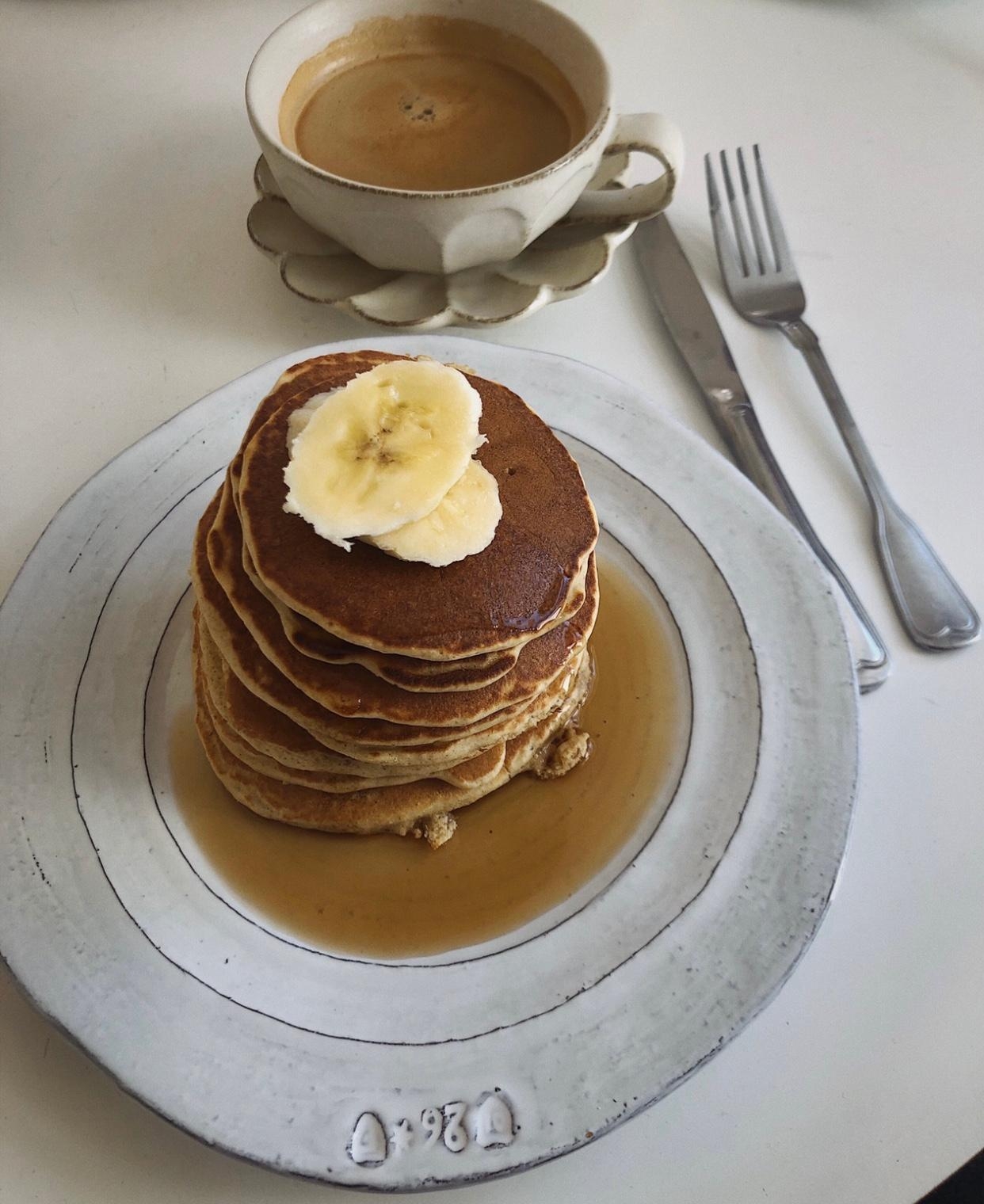 Gumo 🥞
#gumo #pancakes #coffee #tableware #pottery #homedecor #interior #couchstyle #minimalistic #kitchen #foodstyling