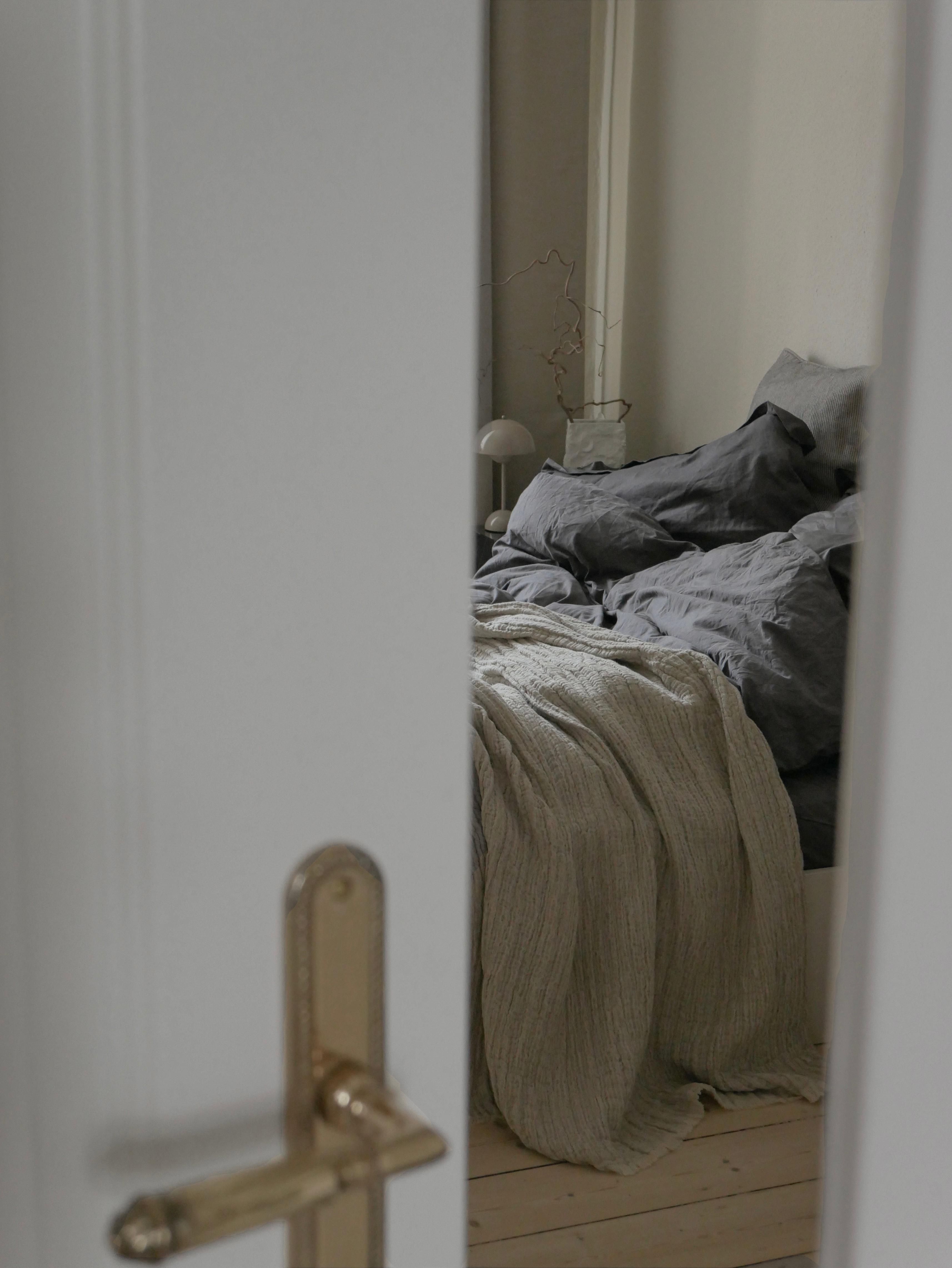 Gute Nacht ✨ #bedroom #bedroomdecor #altbau #couchstyle #naturaltones 