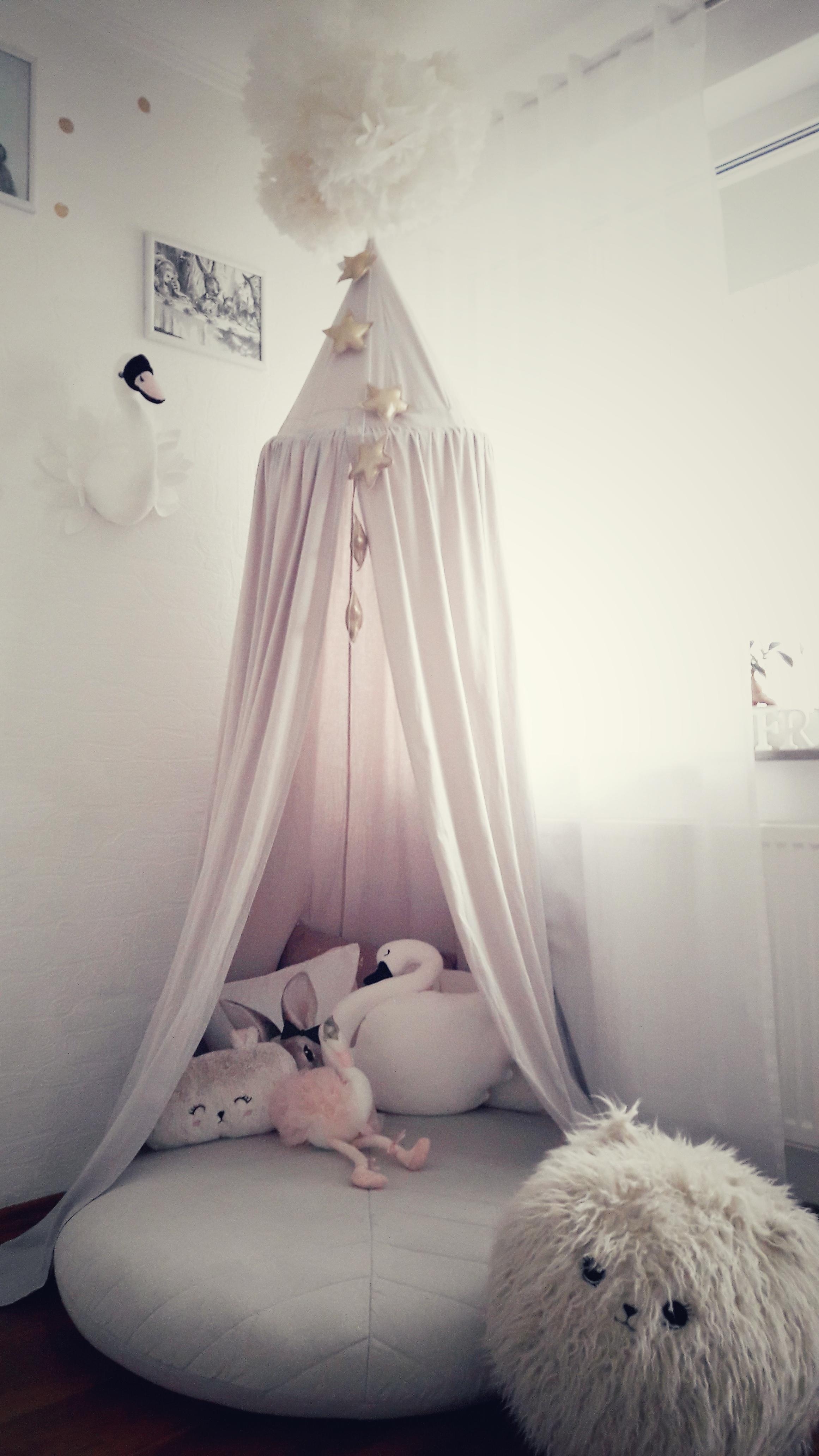 Gute Nacht Geschichten hier #Kinderzimmer #Baldachin #Grau #Pompom #Schwan #Pillows #Gold #rosa #Dreamland #White 