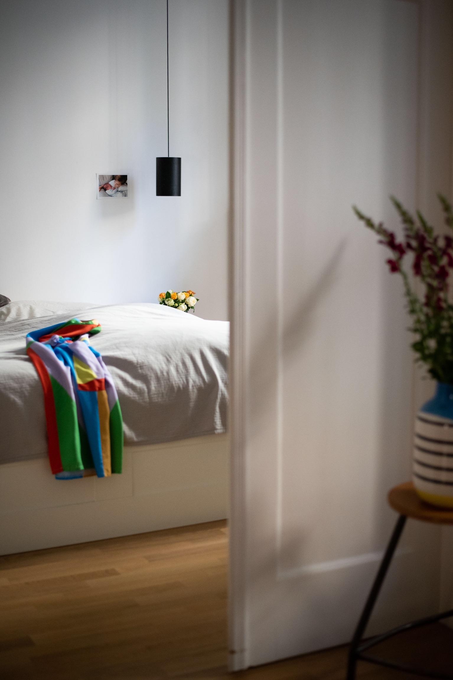 Guten Morgen! #bedroom #interior #vintage #altbau #minimalism #whiteliving #vintagelampe #ikea