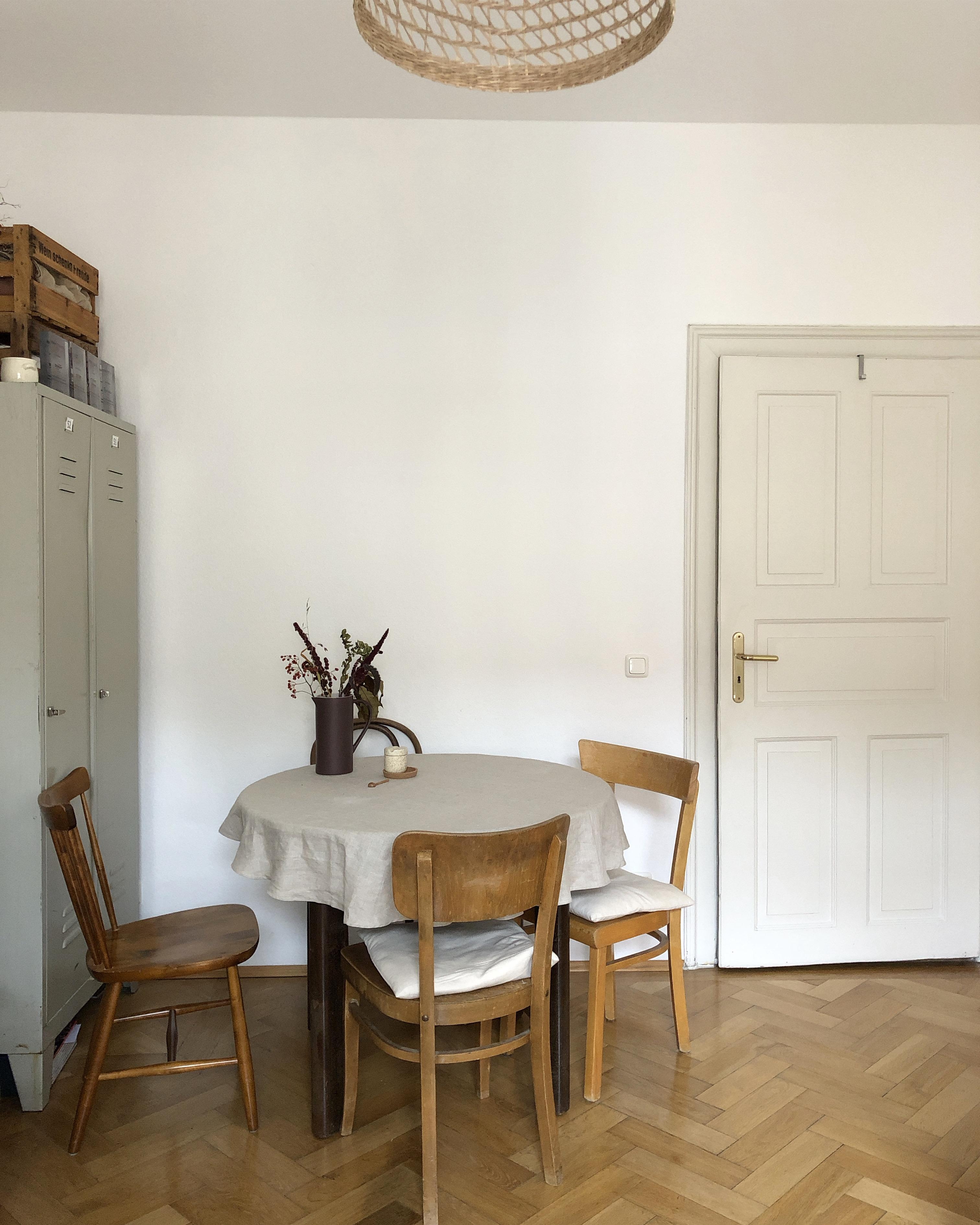 Guten Morgen Dienstag 😍 #wohnzimmer #esszimmer #altbau #minimalistisch #naturtöne #holzmöbel #altbau 