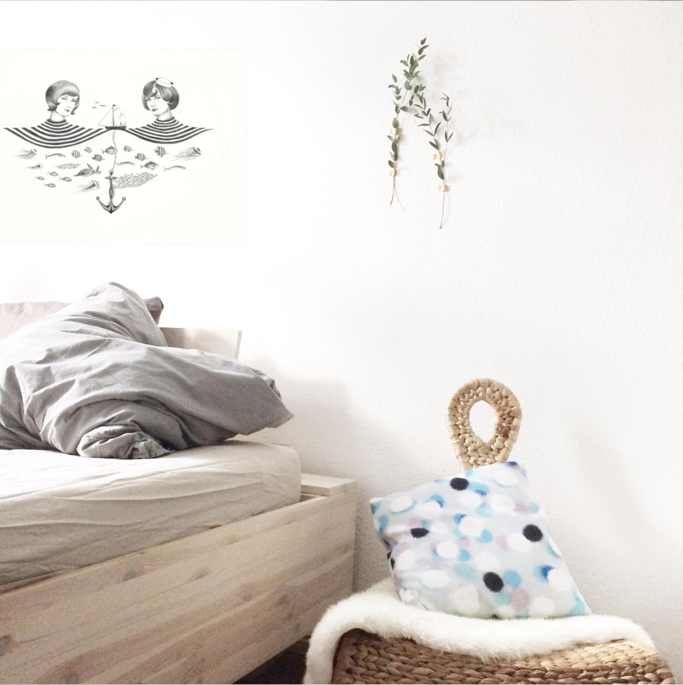 Gutenmorgensonne + neue #deko aus der eigenen Kollektion 💛 #youdesignme #poster #schlafzimmer #kunstdruck #kissen #bett