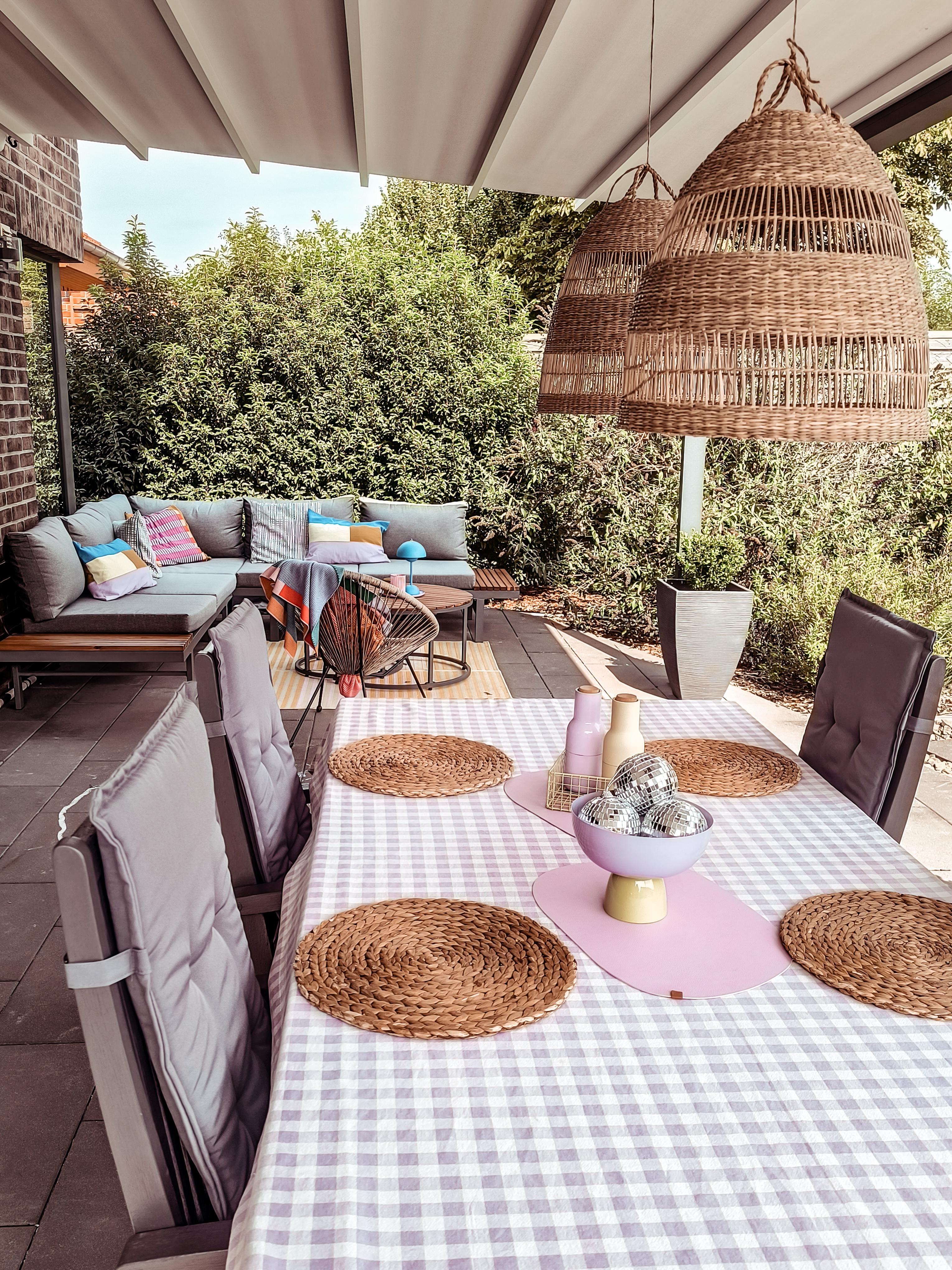 Hab mir noch vor dem Herbst den Wunsch nach den Outdoor Lampenschirmen erfüllt 🥰
#terrasse #terrasseInspiration #outdoor #outdoorinspiration 