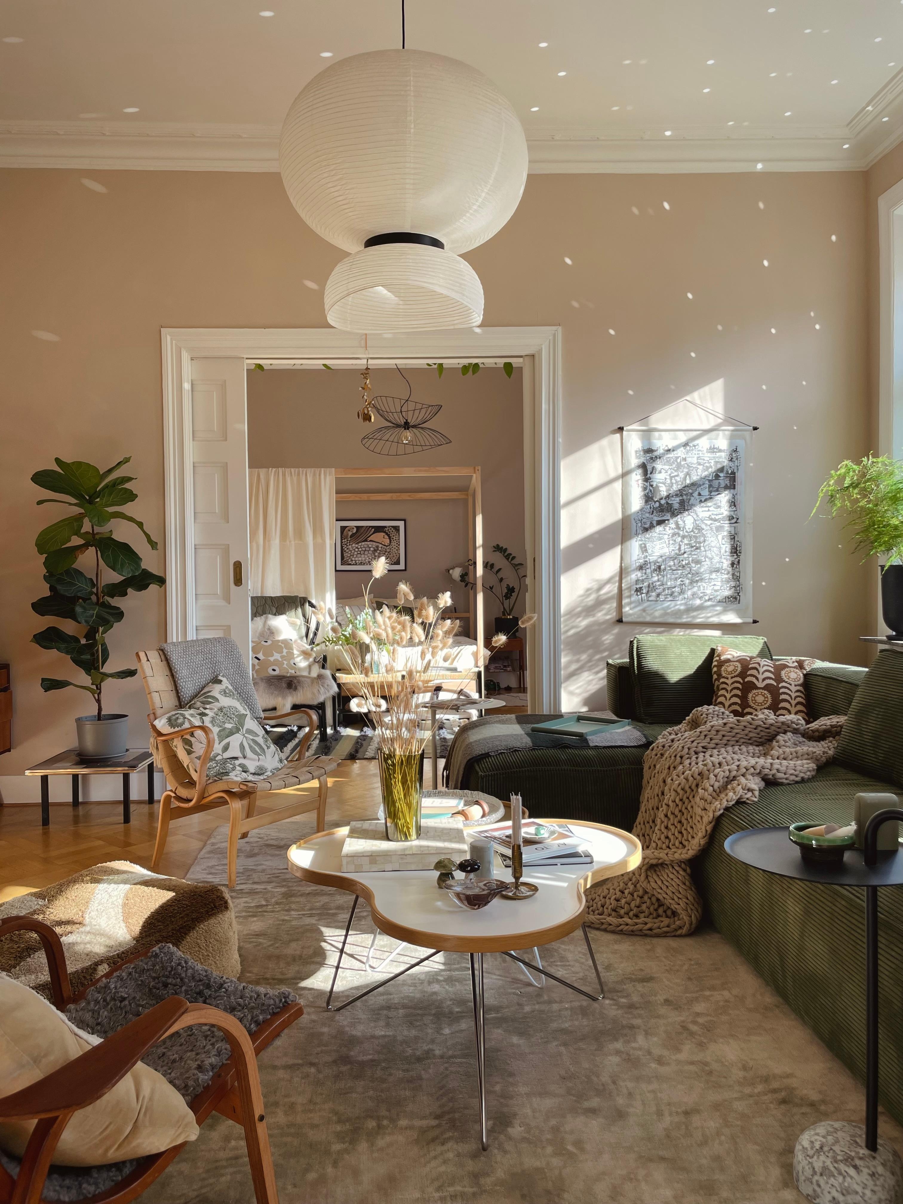Haben neue Stühle natürlich second Hand geshoppt 🥰🤭 #livingroomupdate 