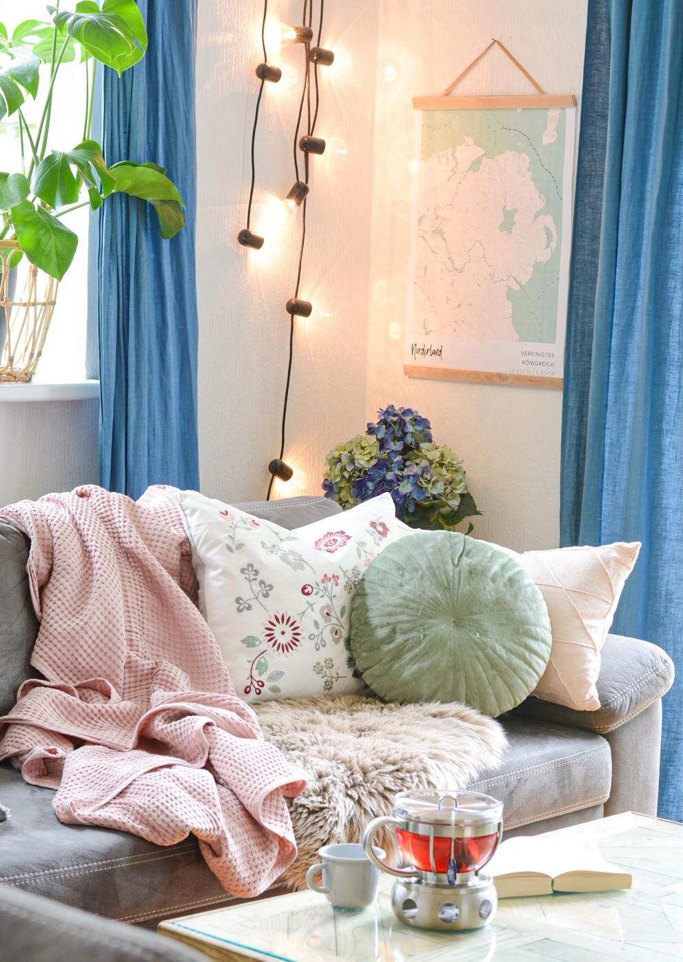 Habt einen schönen Sonntag 🌸 #wohnzimmer #living #livingroom #couch #couchliebt #landhaus 