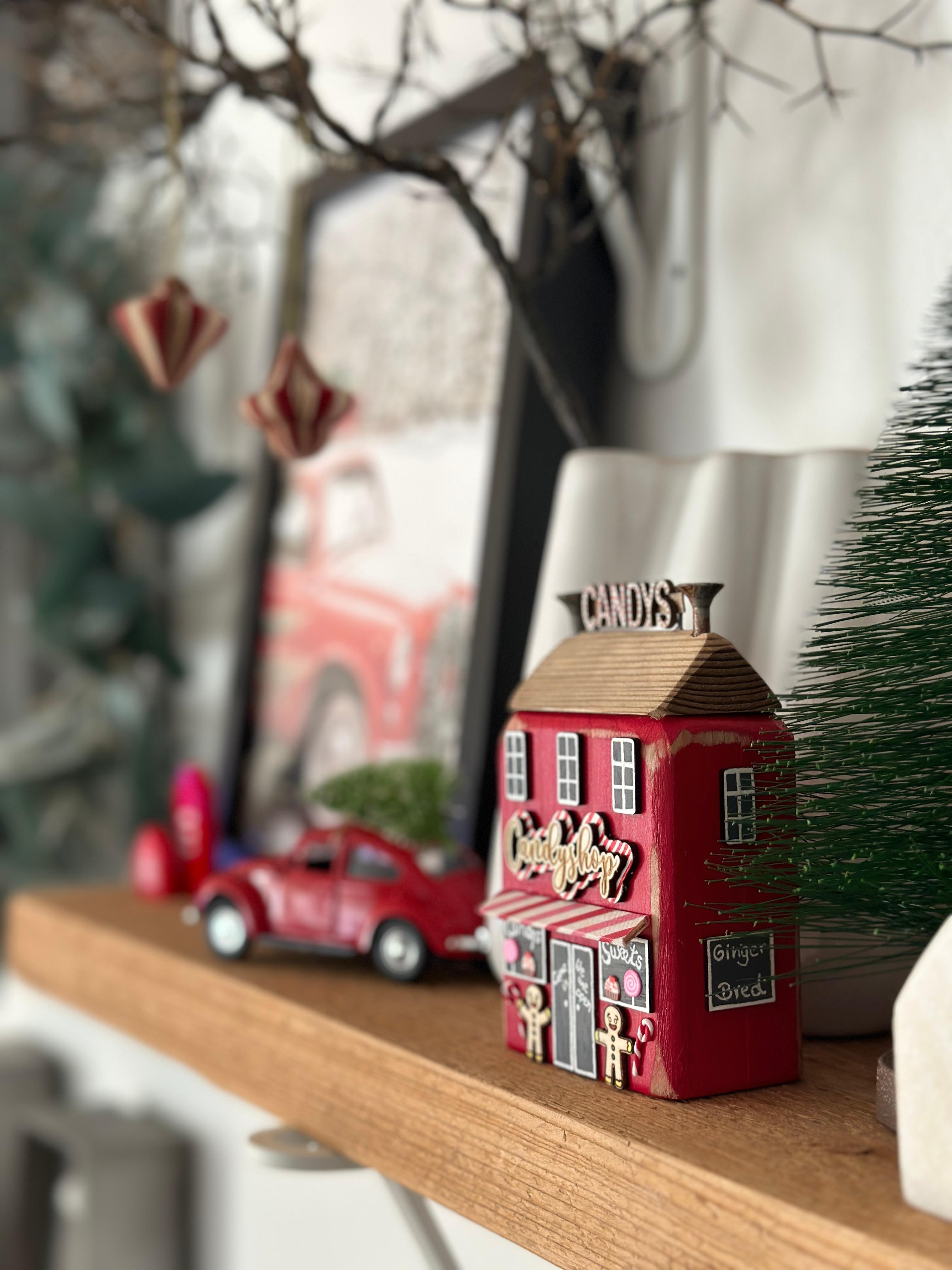 #häuschenliebe #candyshop #rot #wohnzimmer #dekoideen #shelfie #candycane #holz #handgemacht #weihnachtsdeko #regal #deko