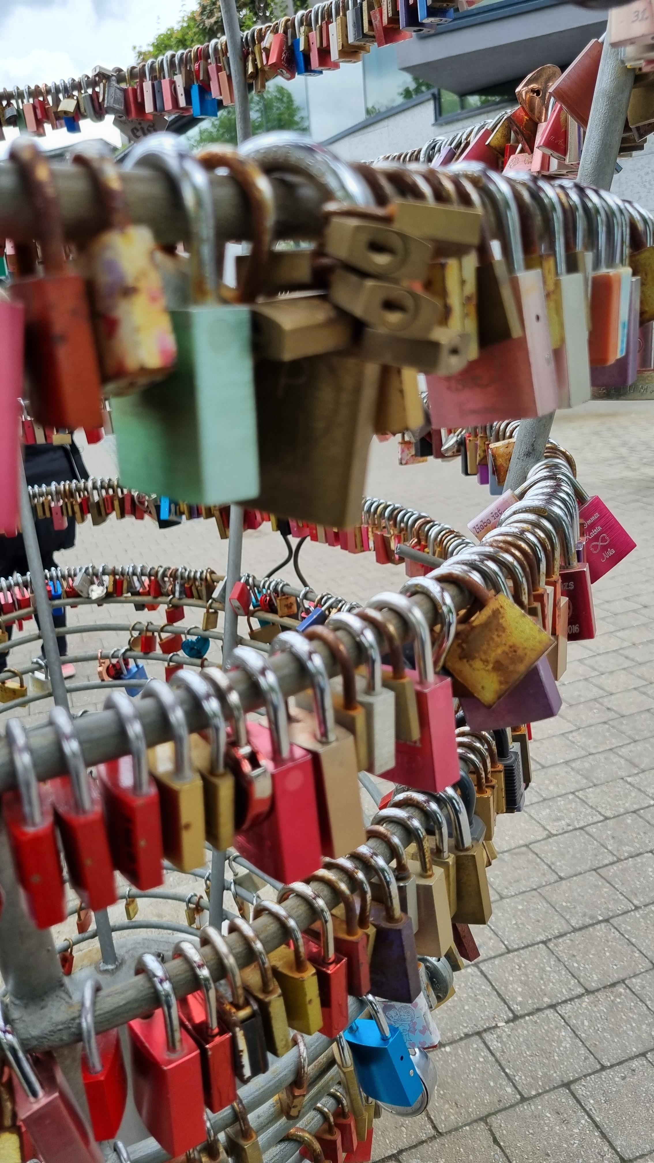 Hallo Zurück 》 DER SCHLÜSSEL ZUM GLÜCK? 
