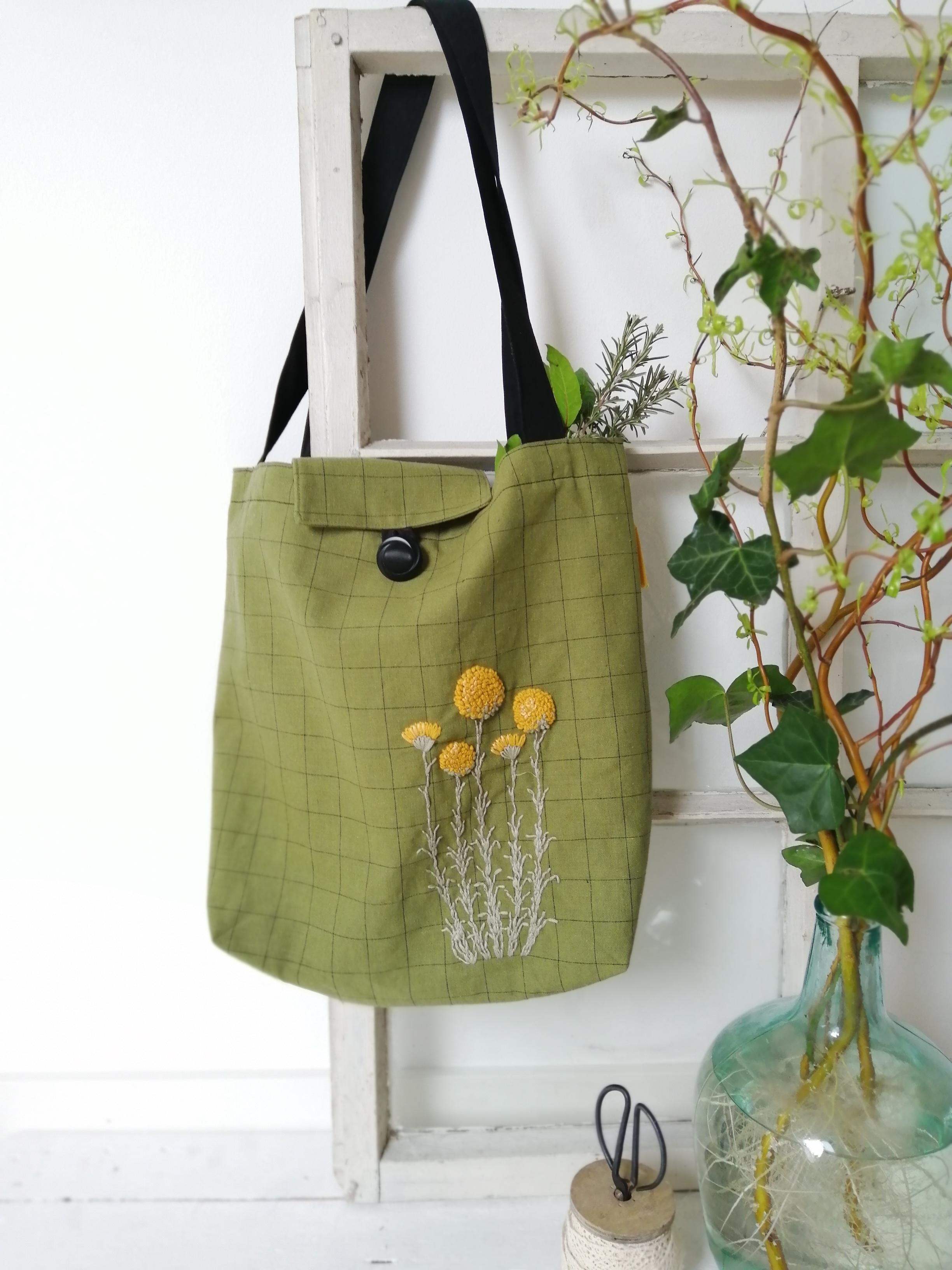 Handgemacht mit viel Natur🌿
#botanicalembroidery #sewtotbag #leineTasche ab zum Einkaufen... 