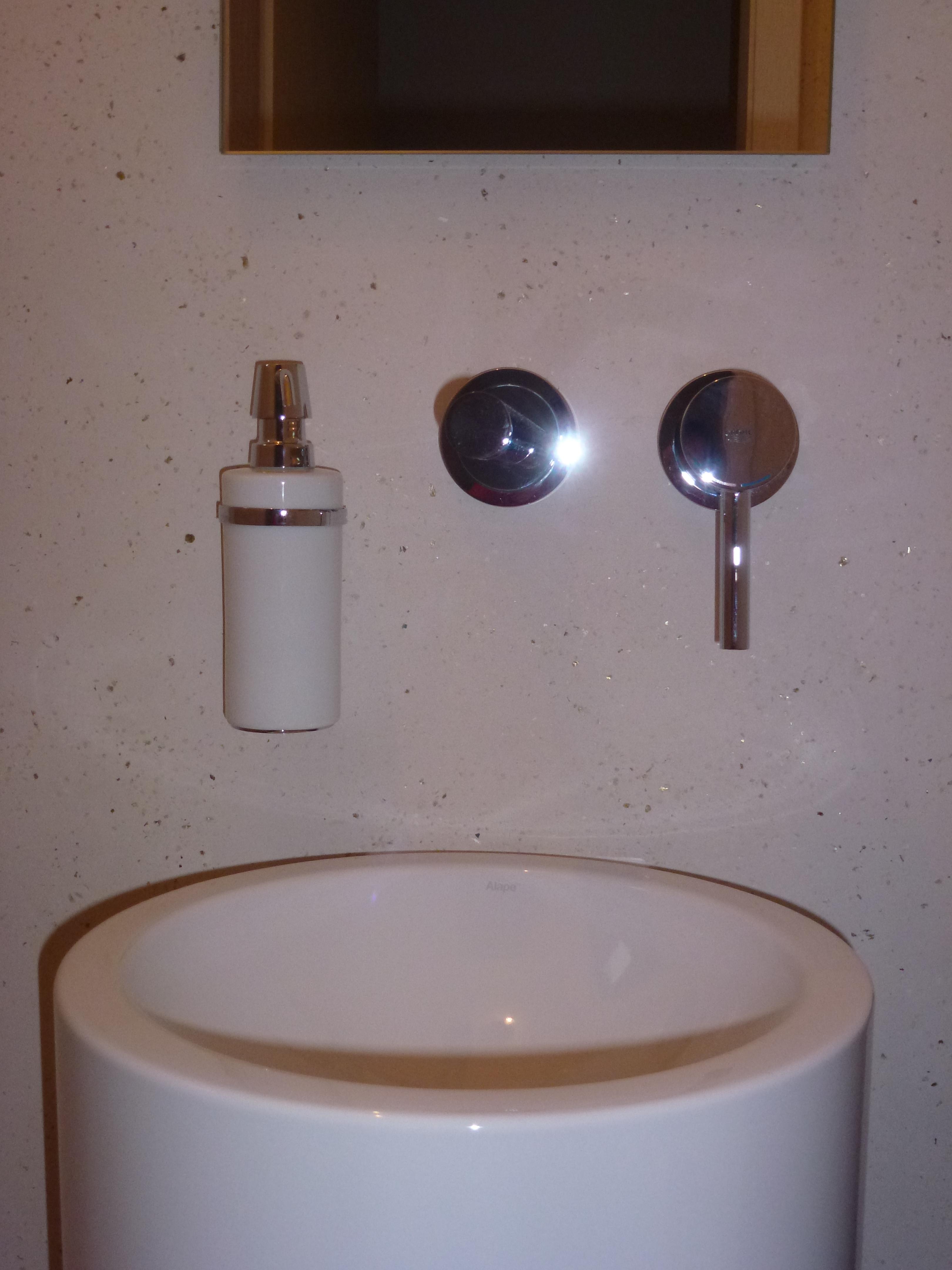 Handwaschbecken #seifenspender ©Birgit Mohrig