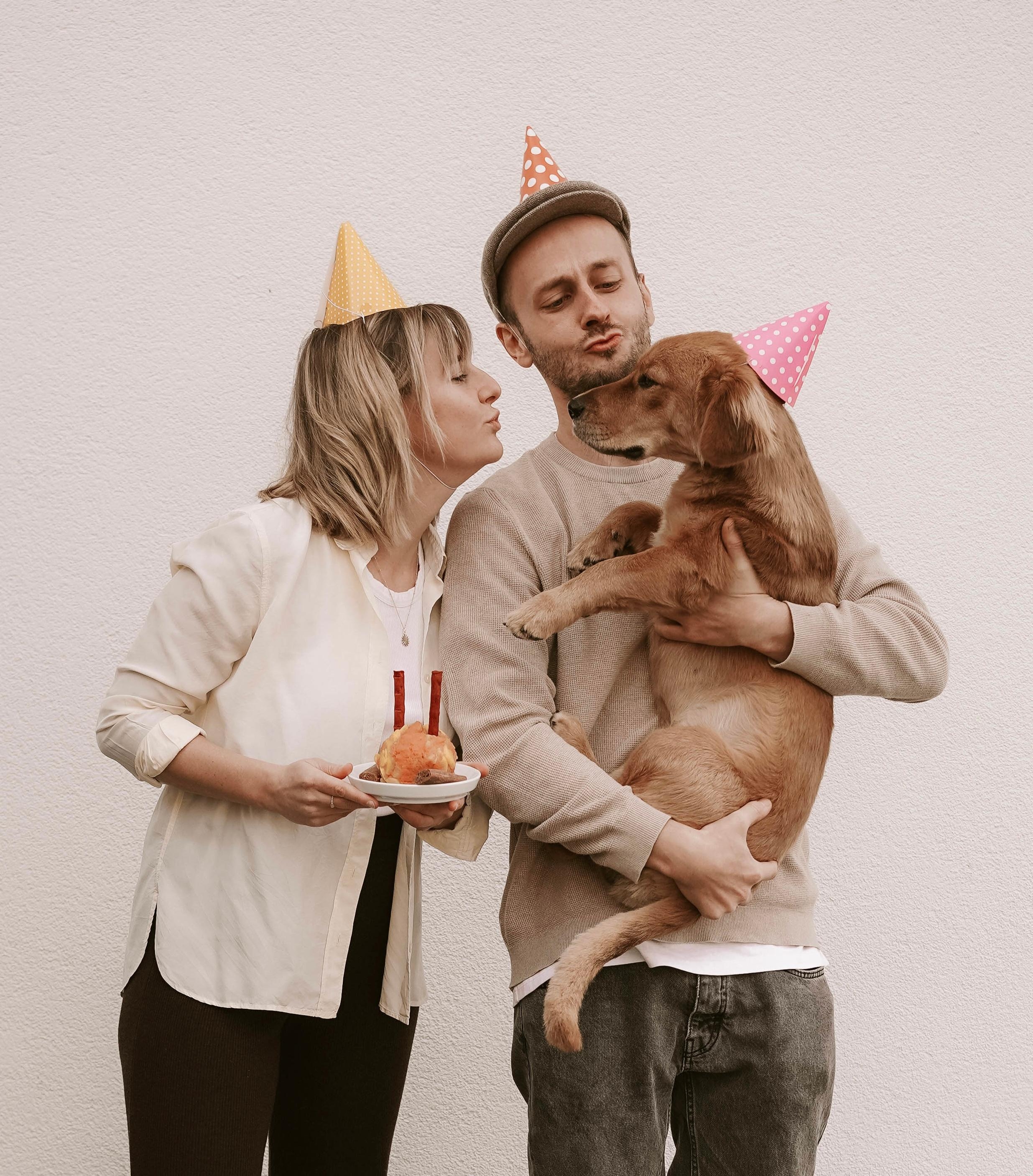 Happy Birthday, Pauli 🎂
Es heißt, Hunde hätten die Fähigkeit, genau die Menschen zu finden, die sie brauchen. 