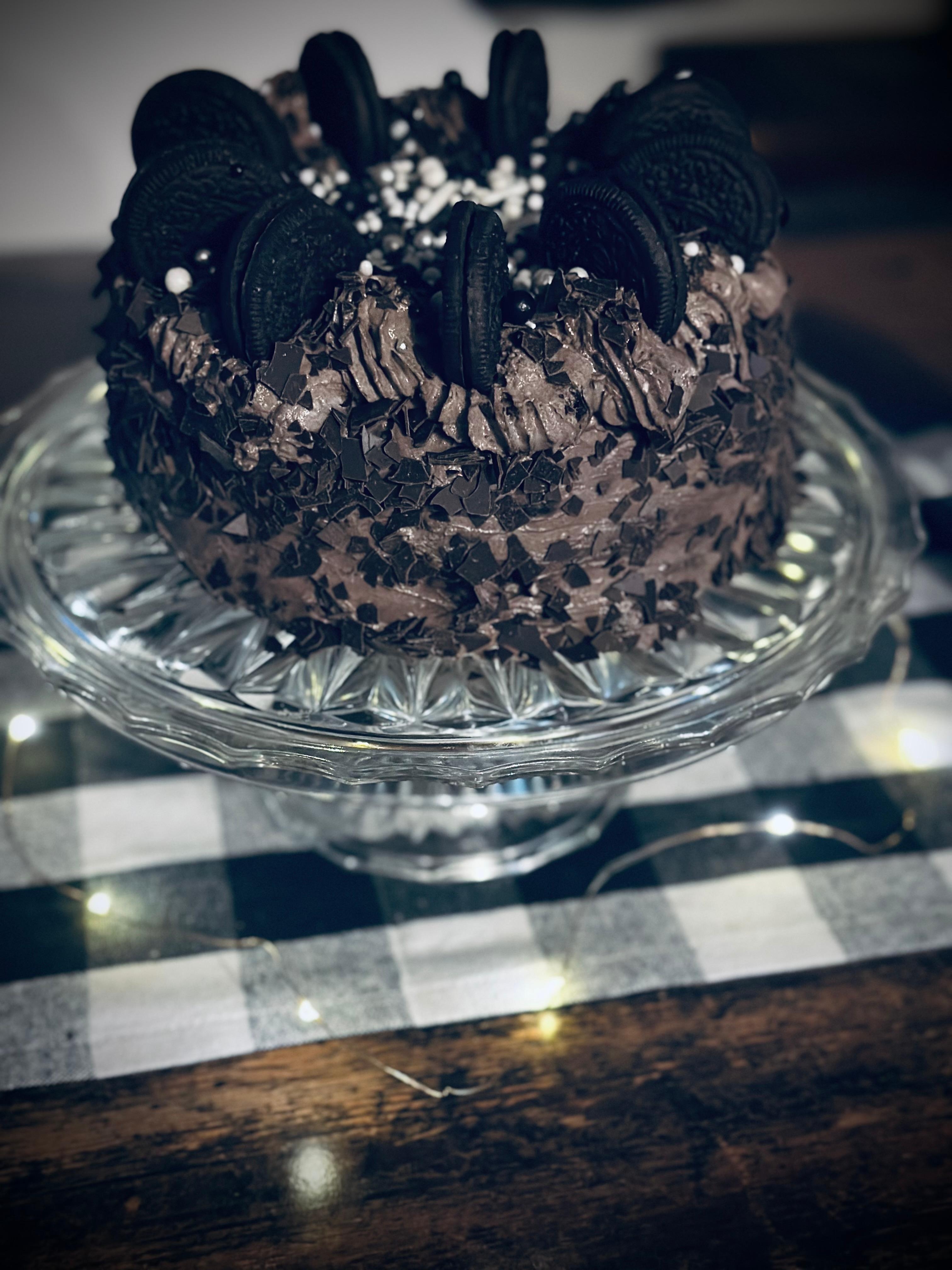 🎶Happy Birthday to Youuuuuu🎤🎶

#kuchen #bakingacake #oreo 
#schwarzweiss #lichterkettenliebe 
#18jahre #vollefahrtvoraus #kuchenliebe 