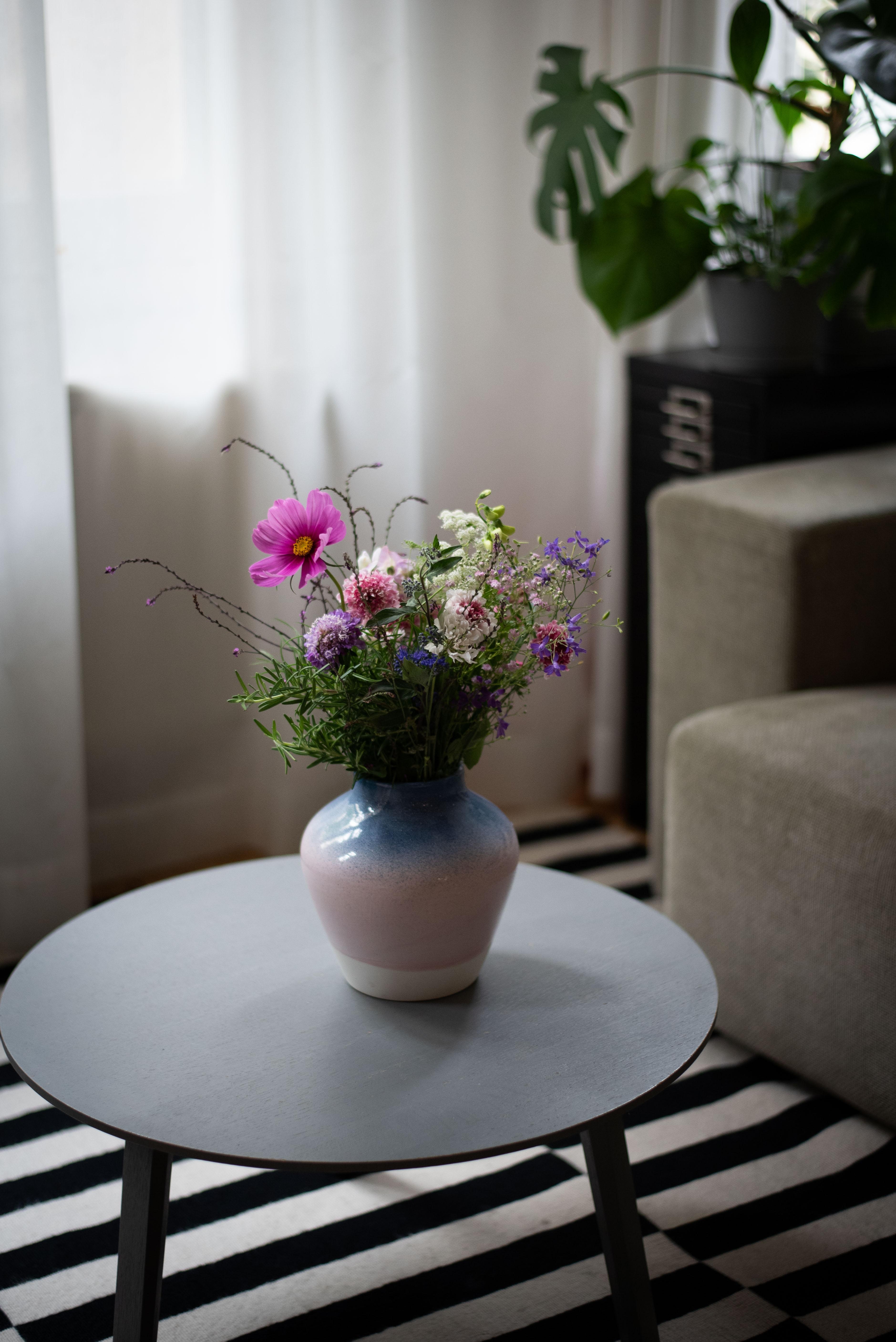 Happy Flowerfriday! #freshflowers #decoinspiration #vase #interior #wohnzimmer #fridaymood