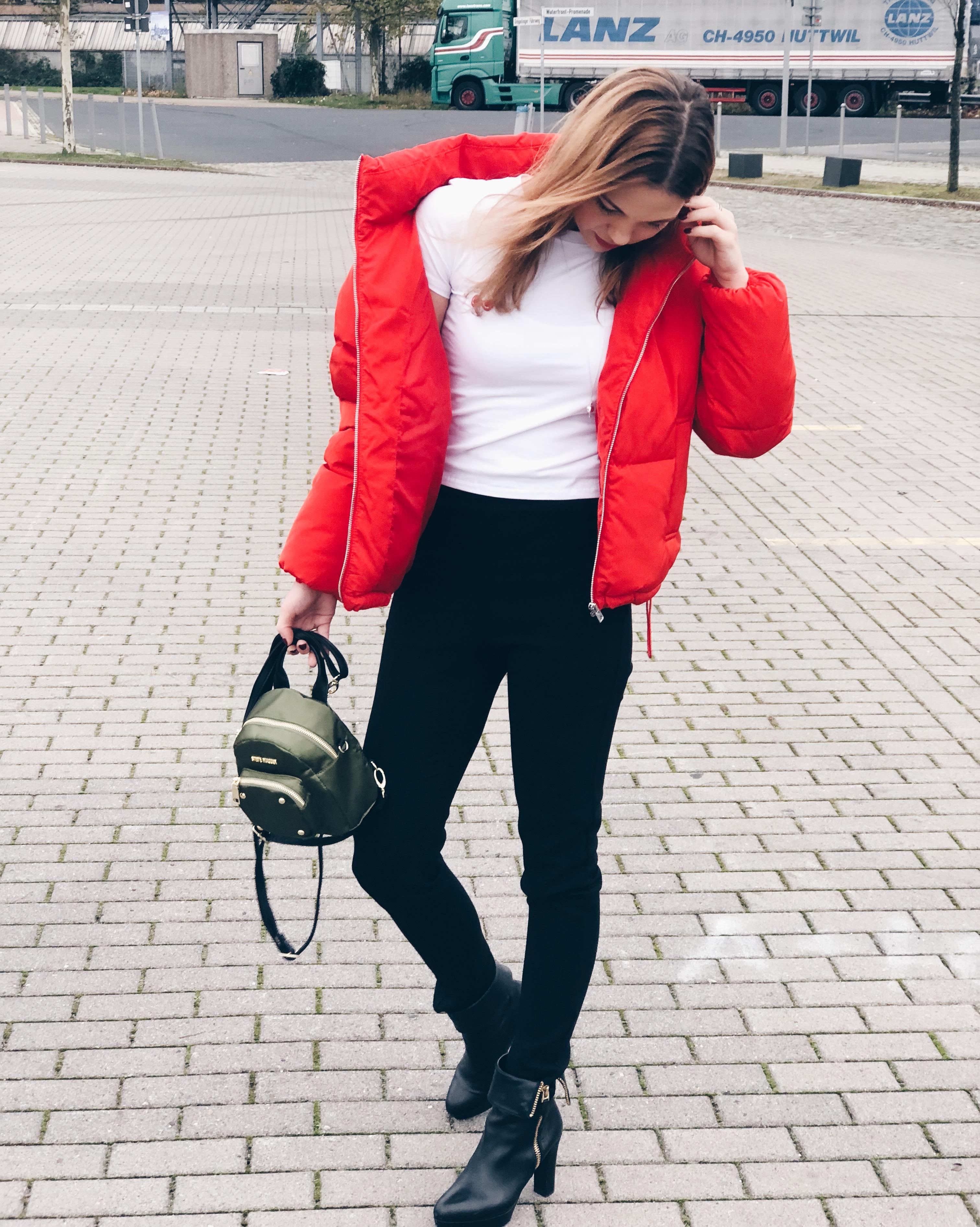 Happy Friday ❤️ #herbstoutfit #pufferjacket #red #outfitoftheday 