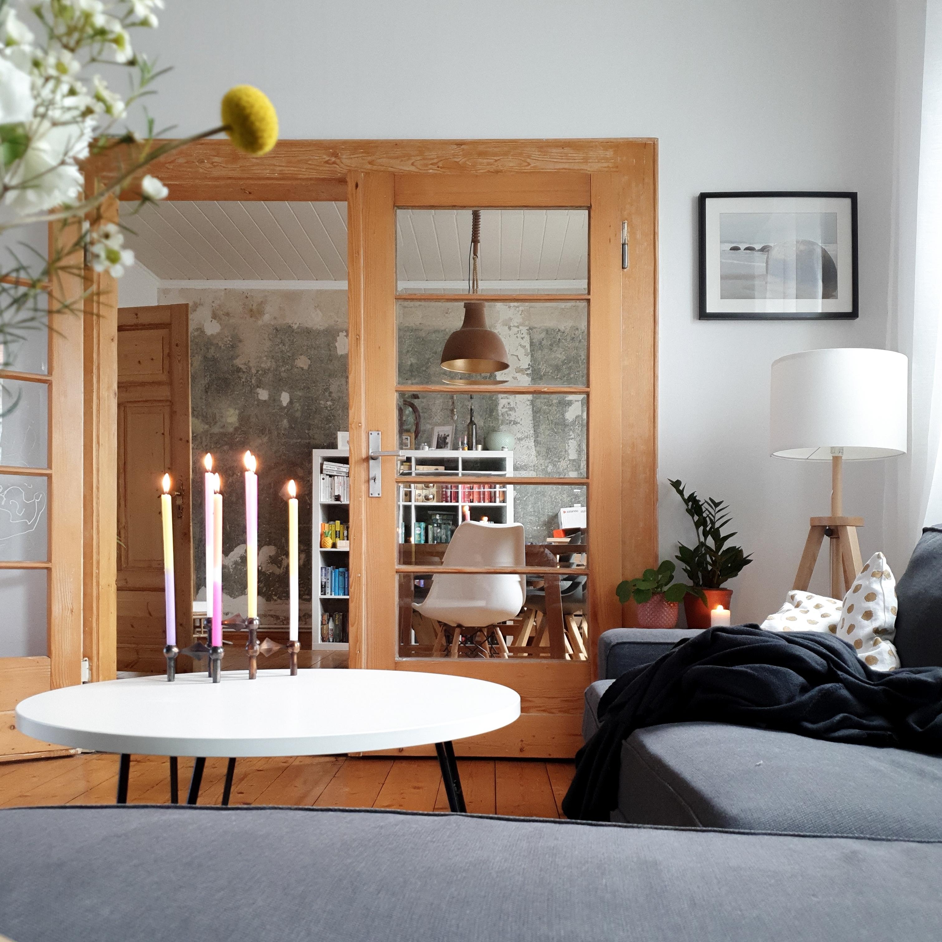 Happy Monday 🌸
#couchstyle #couchmagazin #interior #livingroom #livingroominspo #wohnzimmer #holz #flügeltür #details 