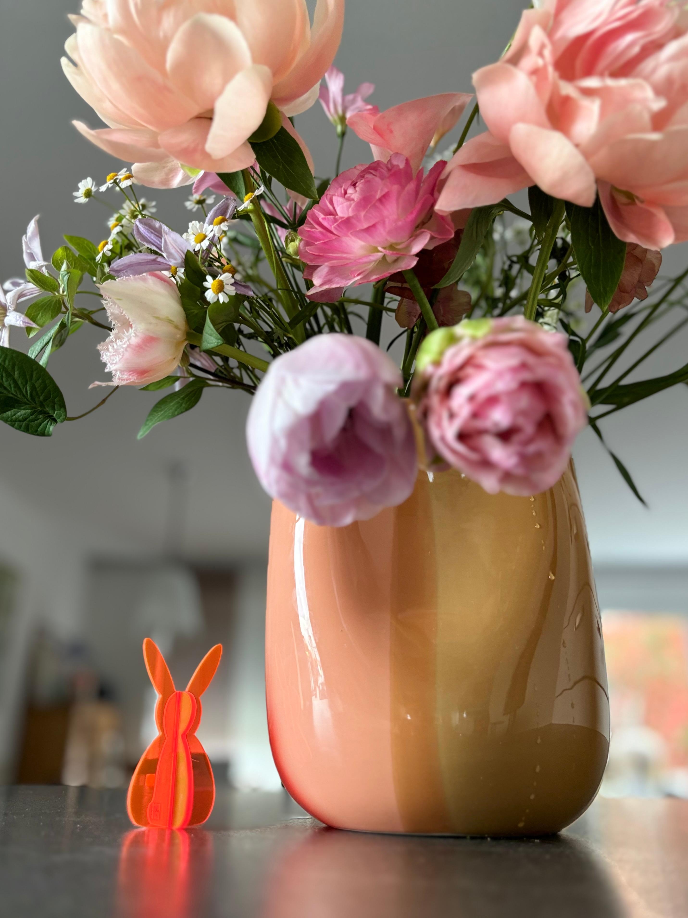 #happy #neon #easter #bunny meets #pastell  #blooms 